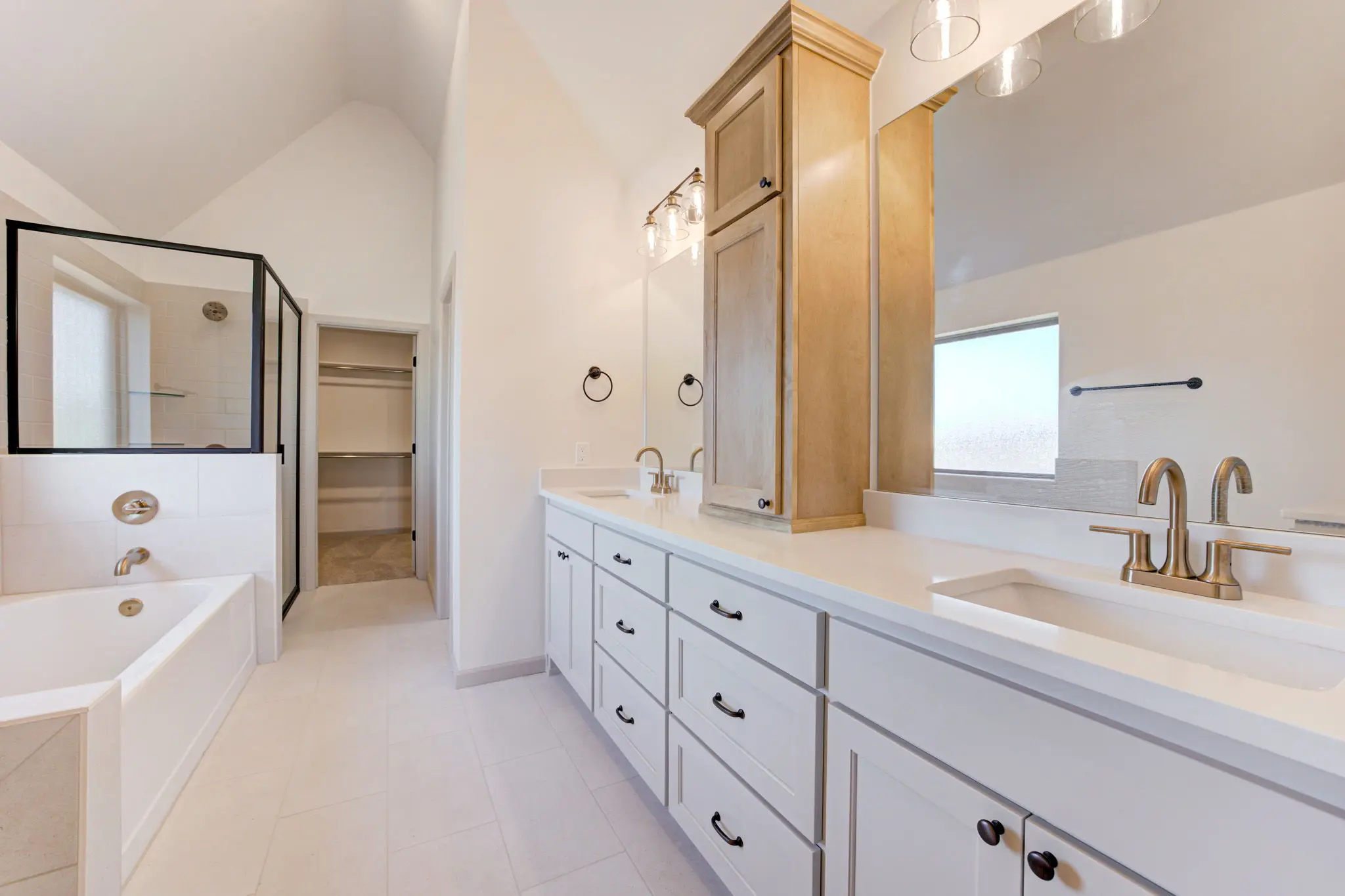 Charleston - Interior Photo 19