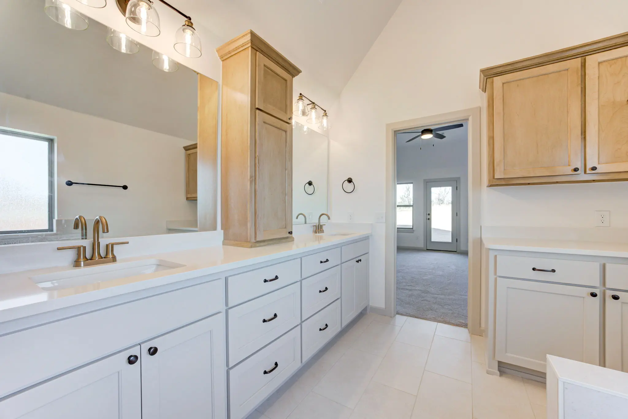 Charleston - Interior Photo 21