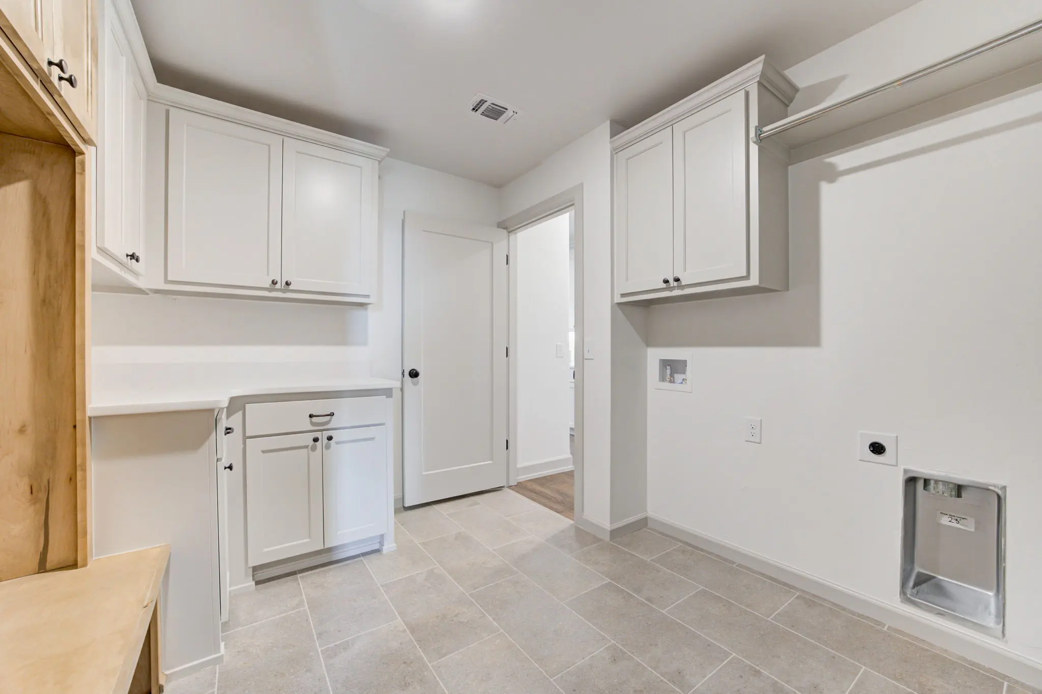 Charleston - Interior Photo 31