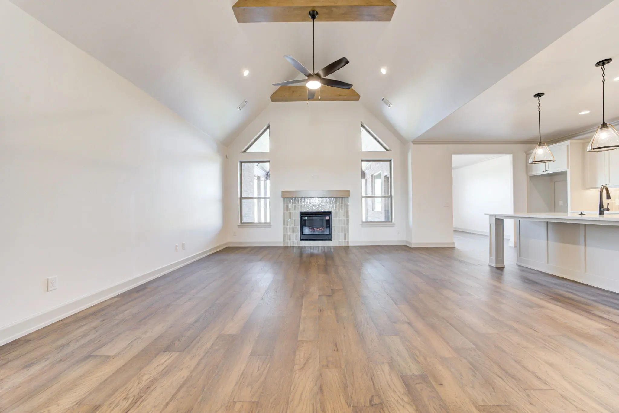 Charleston - Interior Photo 6