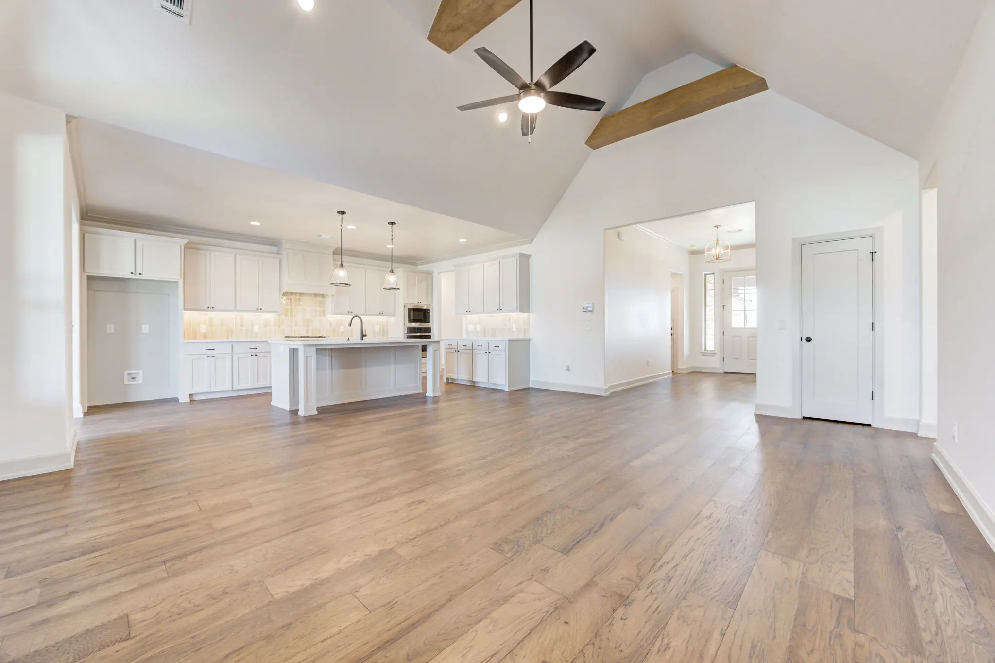 Charleston - Interior Photo 8