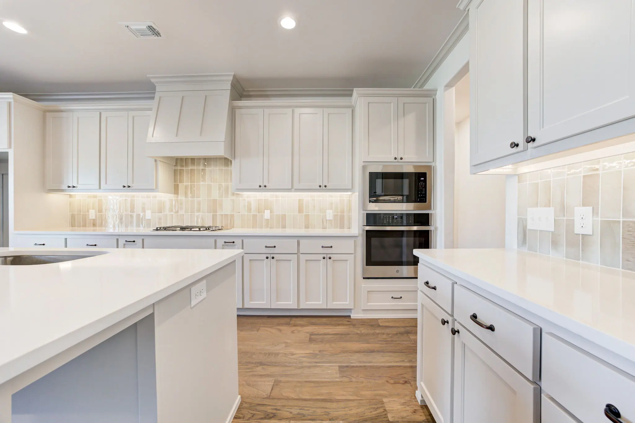 Charleston - Interior Photo 10