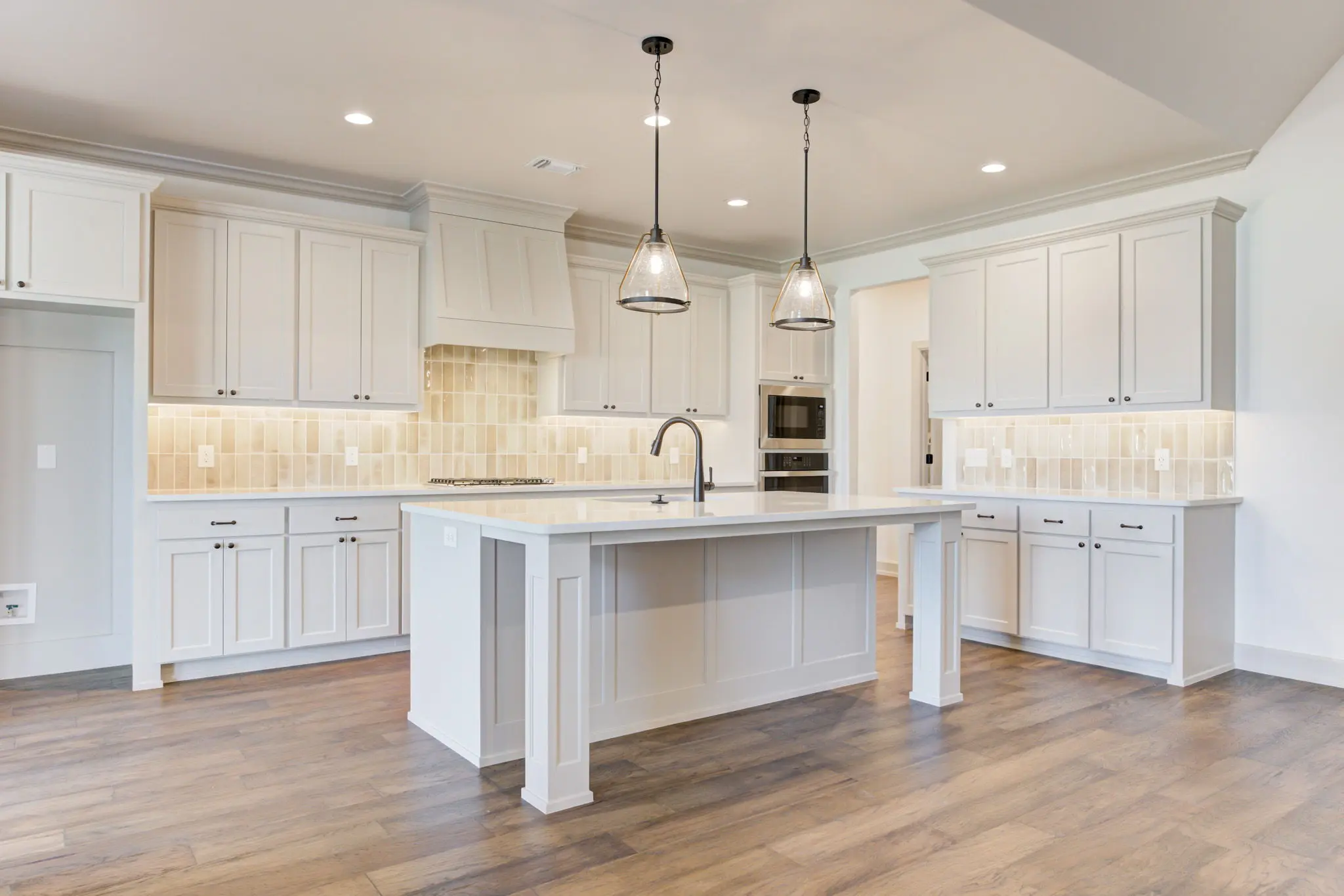 Charleston - Interior Photo 9