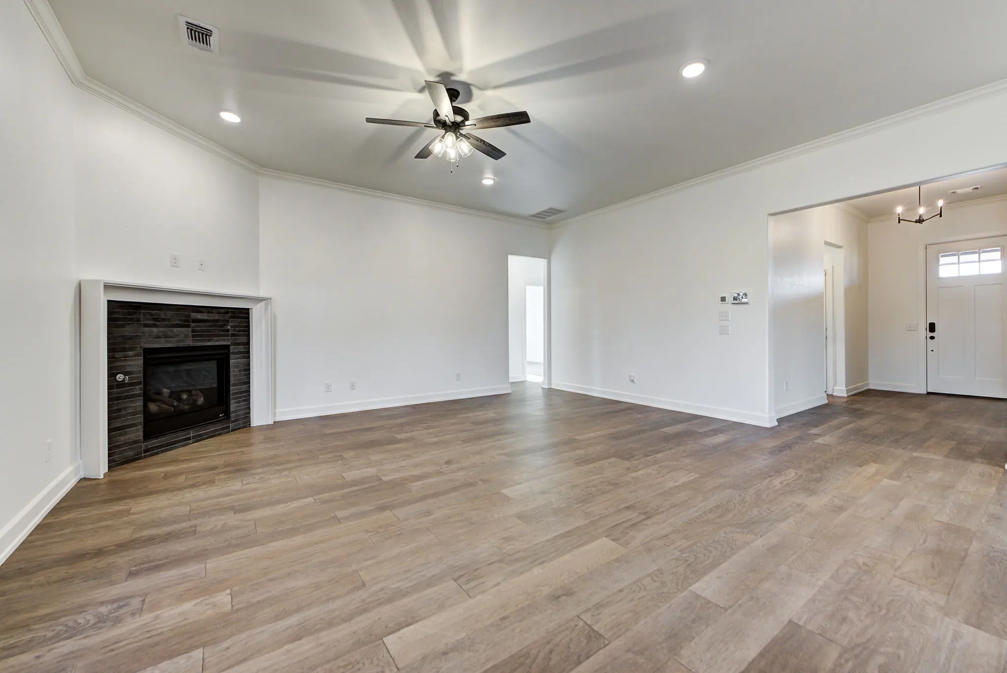 Dover - Interior Photo 5