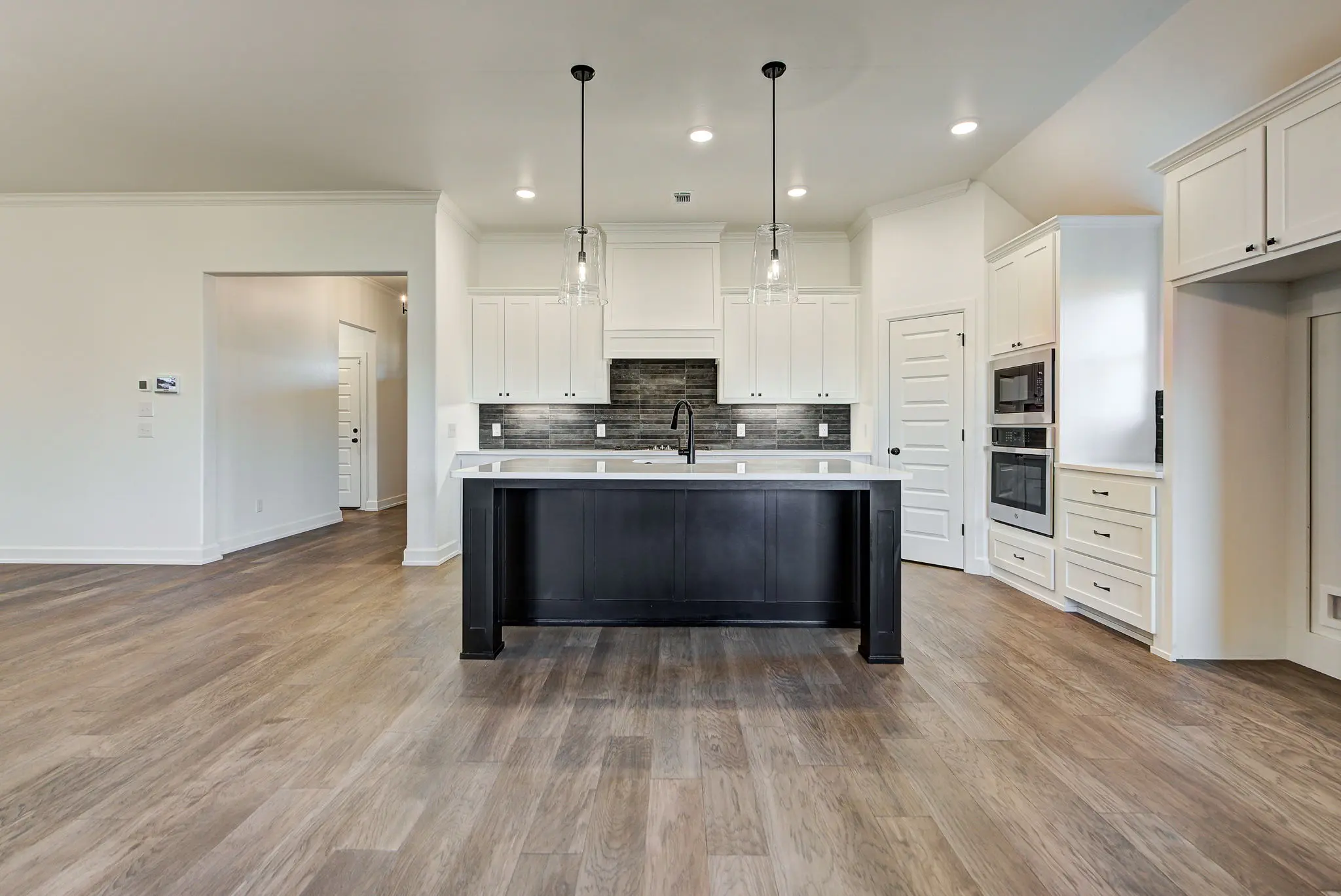 Dover - Interior Photo 8