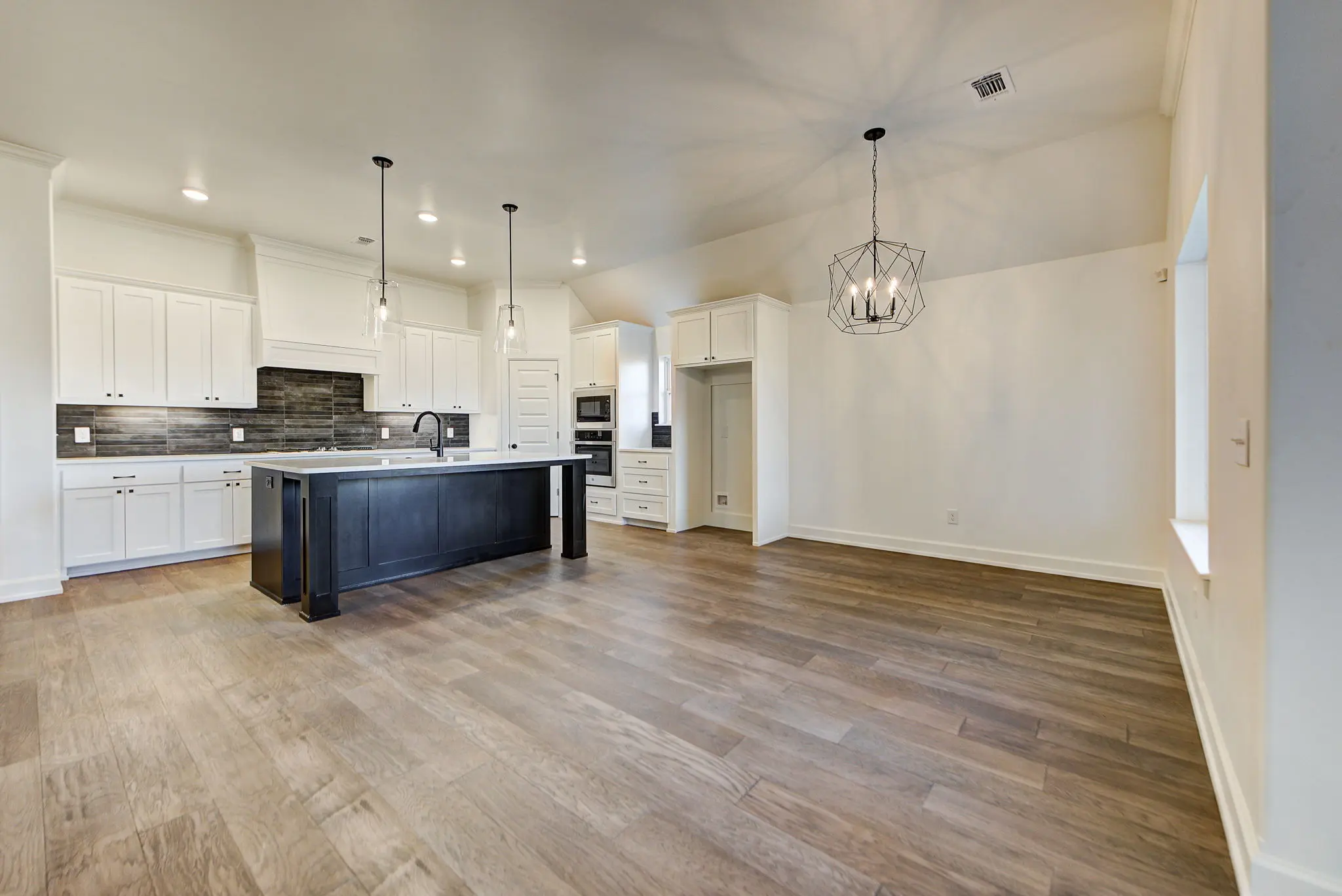 Dover - Interior Photo 7