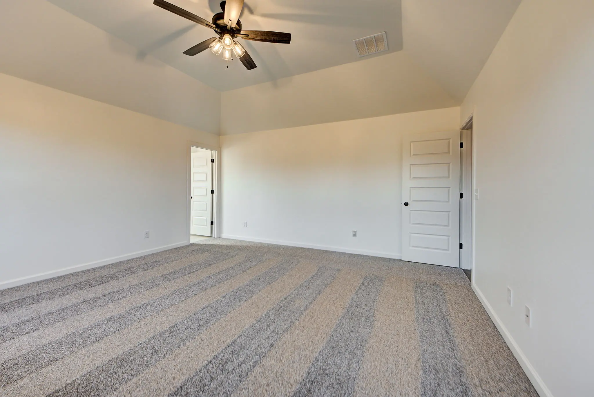 Dover - Interior Photo 13