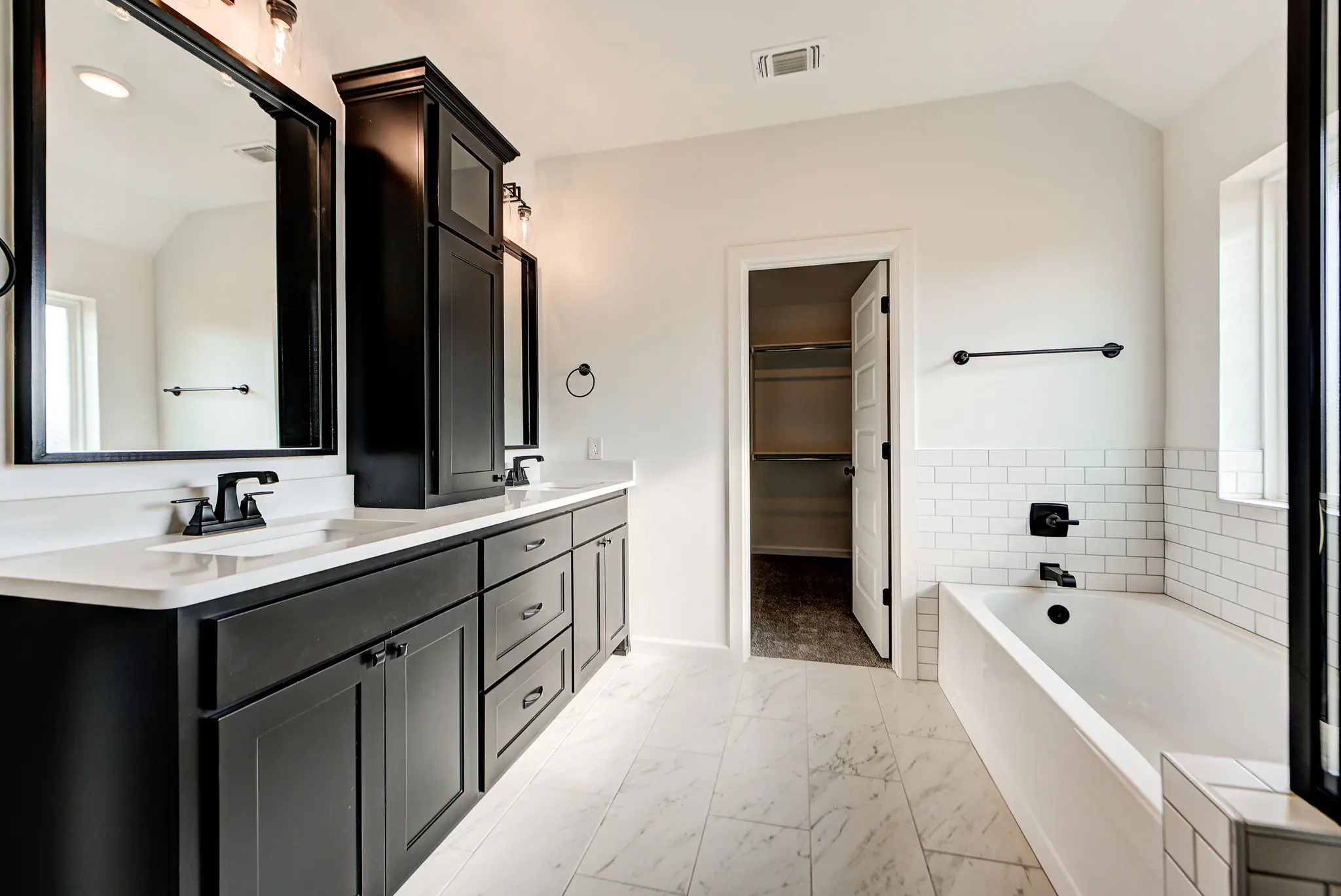 Dover - Interior Photo 15