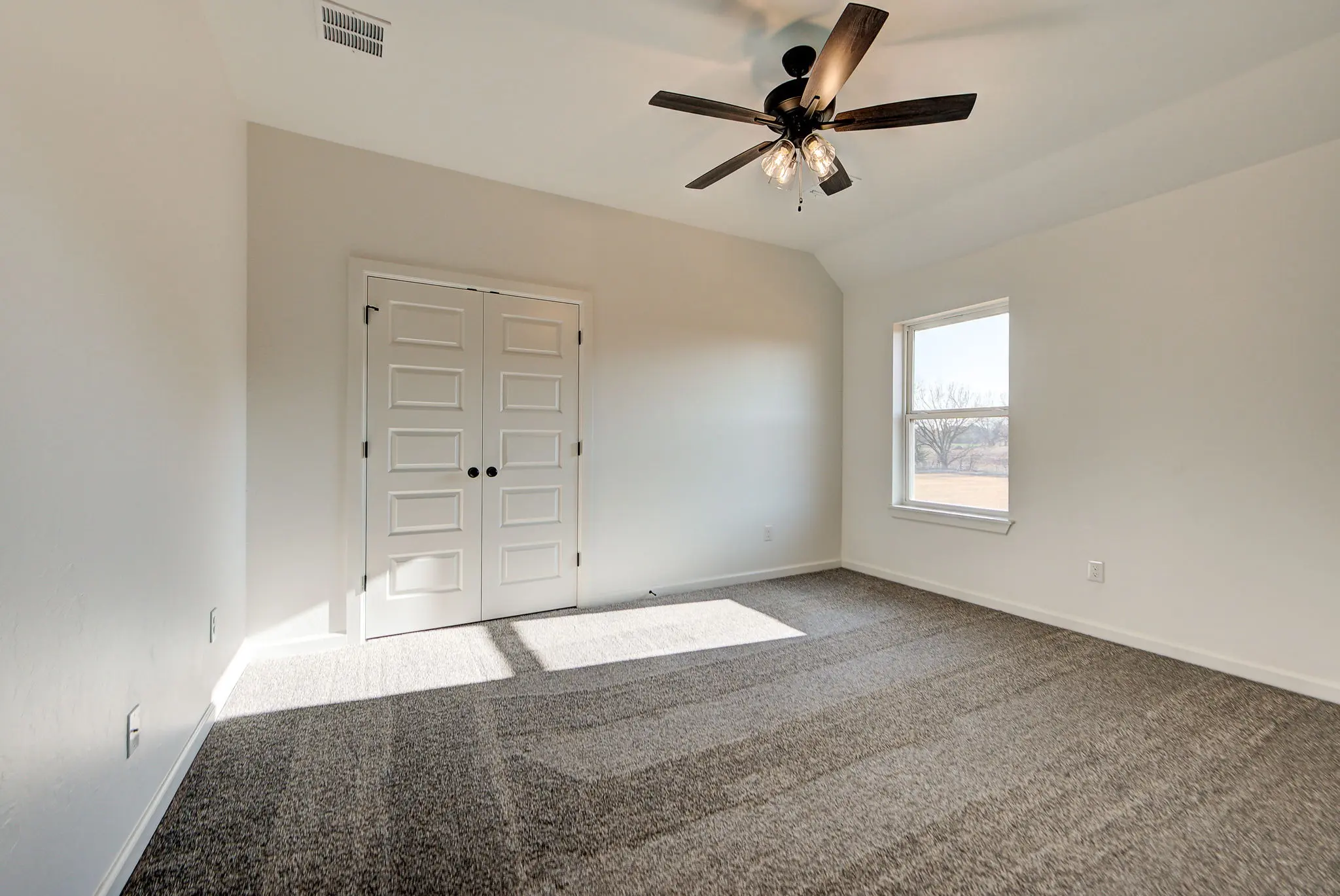 Dover - Interior Photo 22