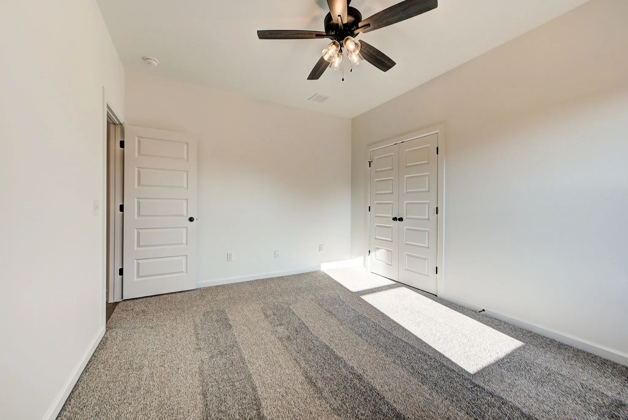 Dover - Interior Photo 23