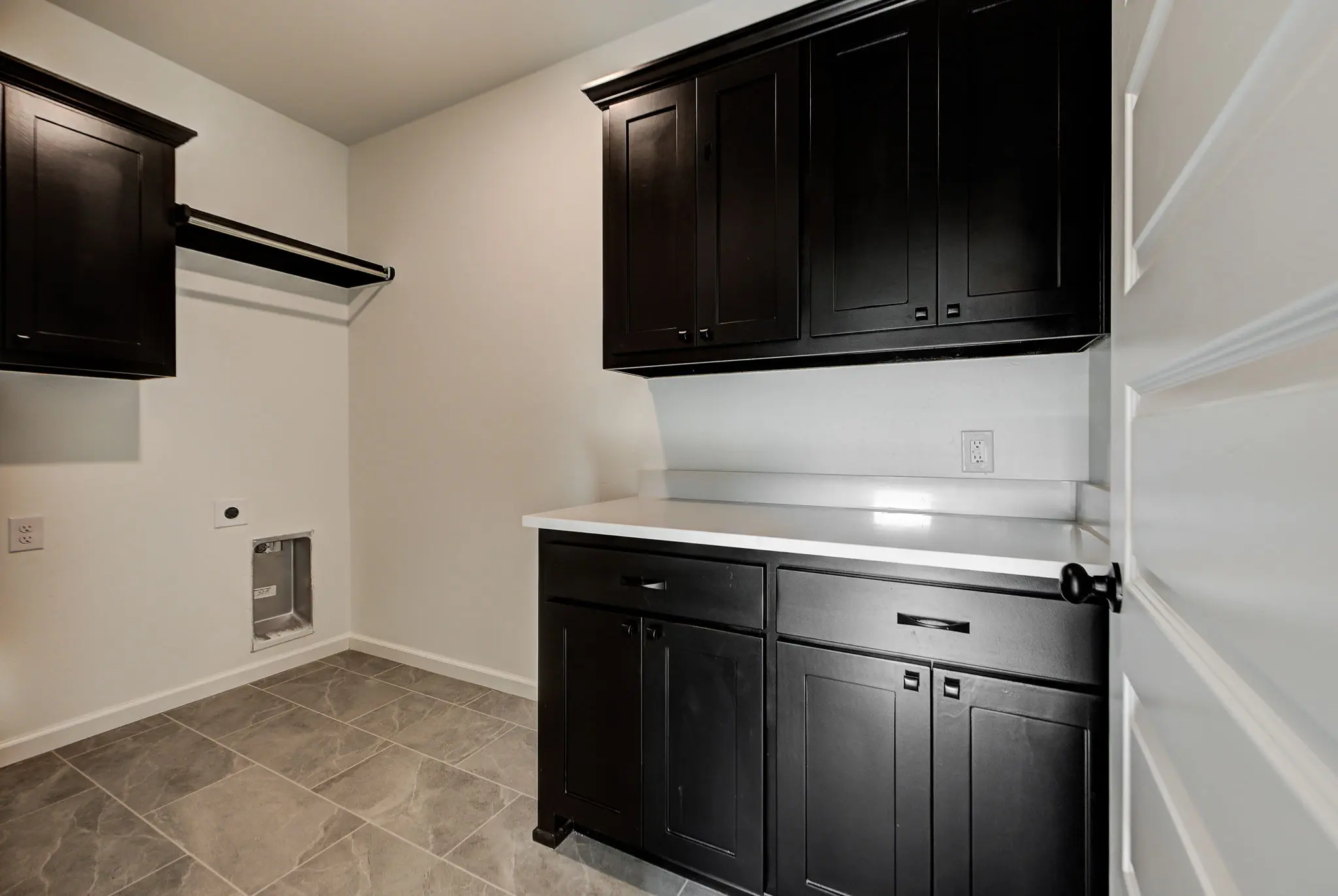 Dover - Interior Photo 28