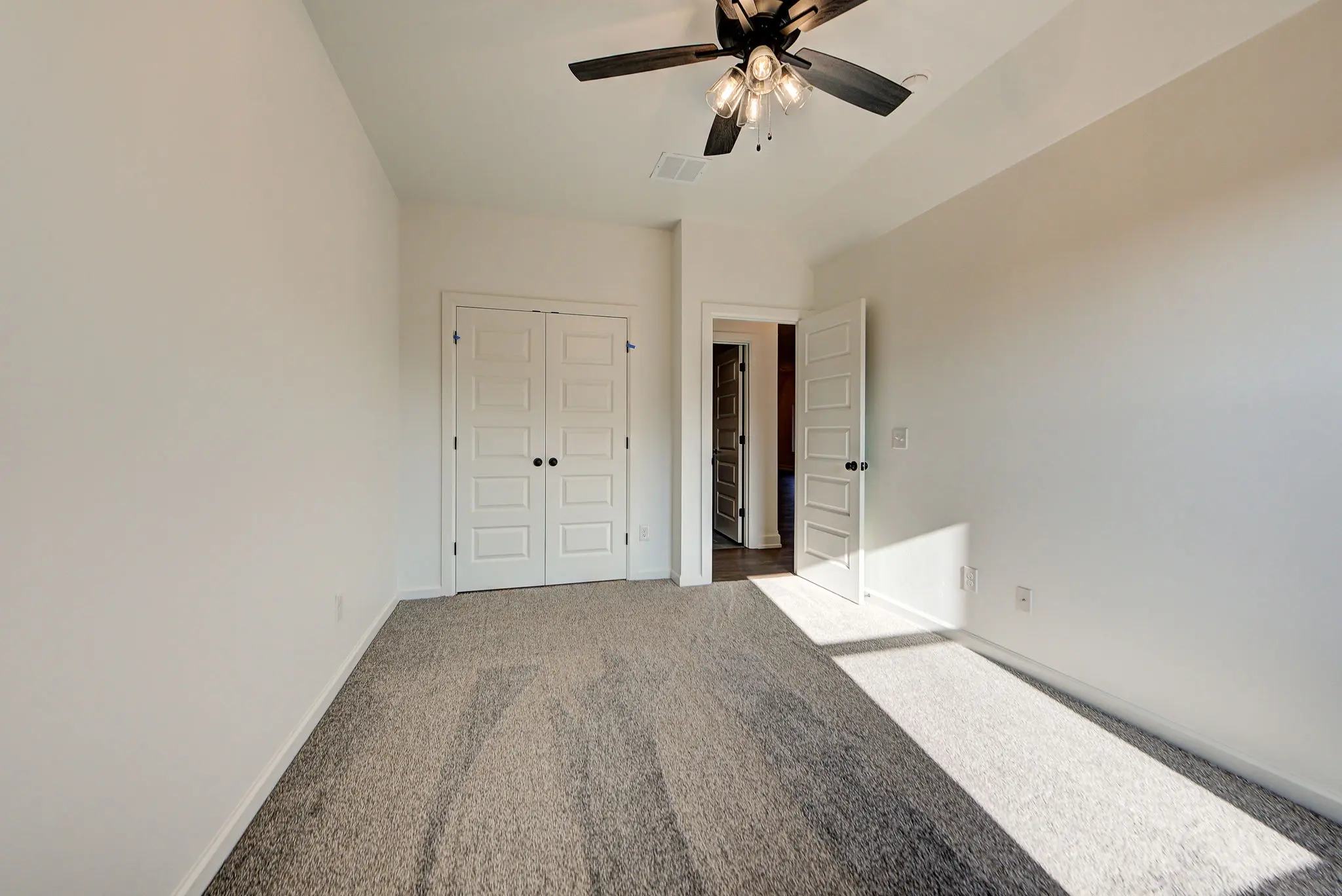 Dover - Interior Photo 27