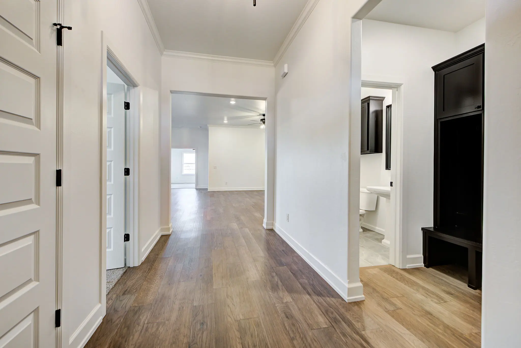 Dover - Interior Photo 3