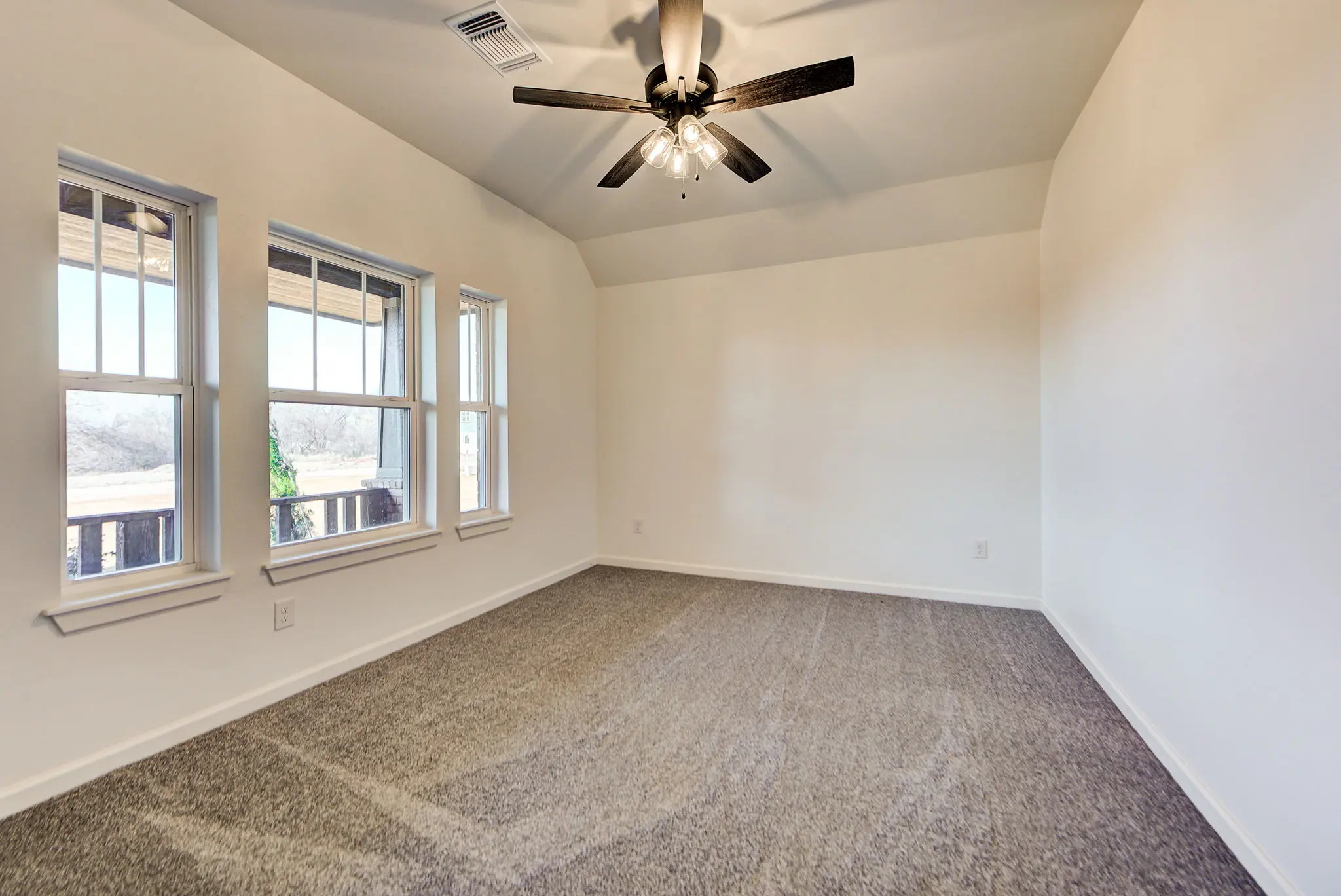 Dover - Interior Photo 19