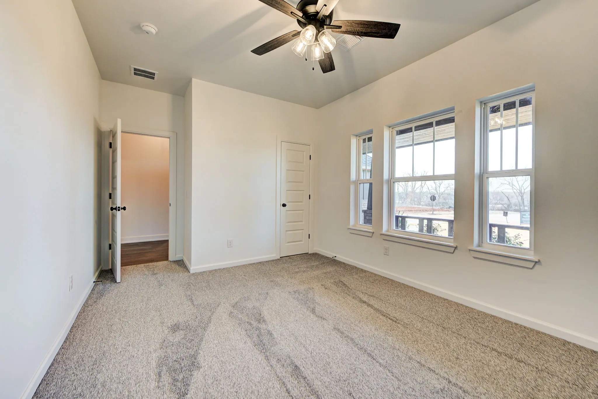 Dover - Interior Photo 18