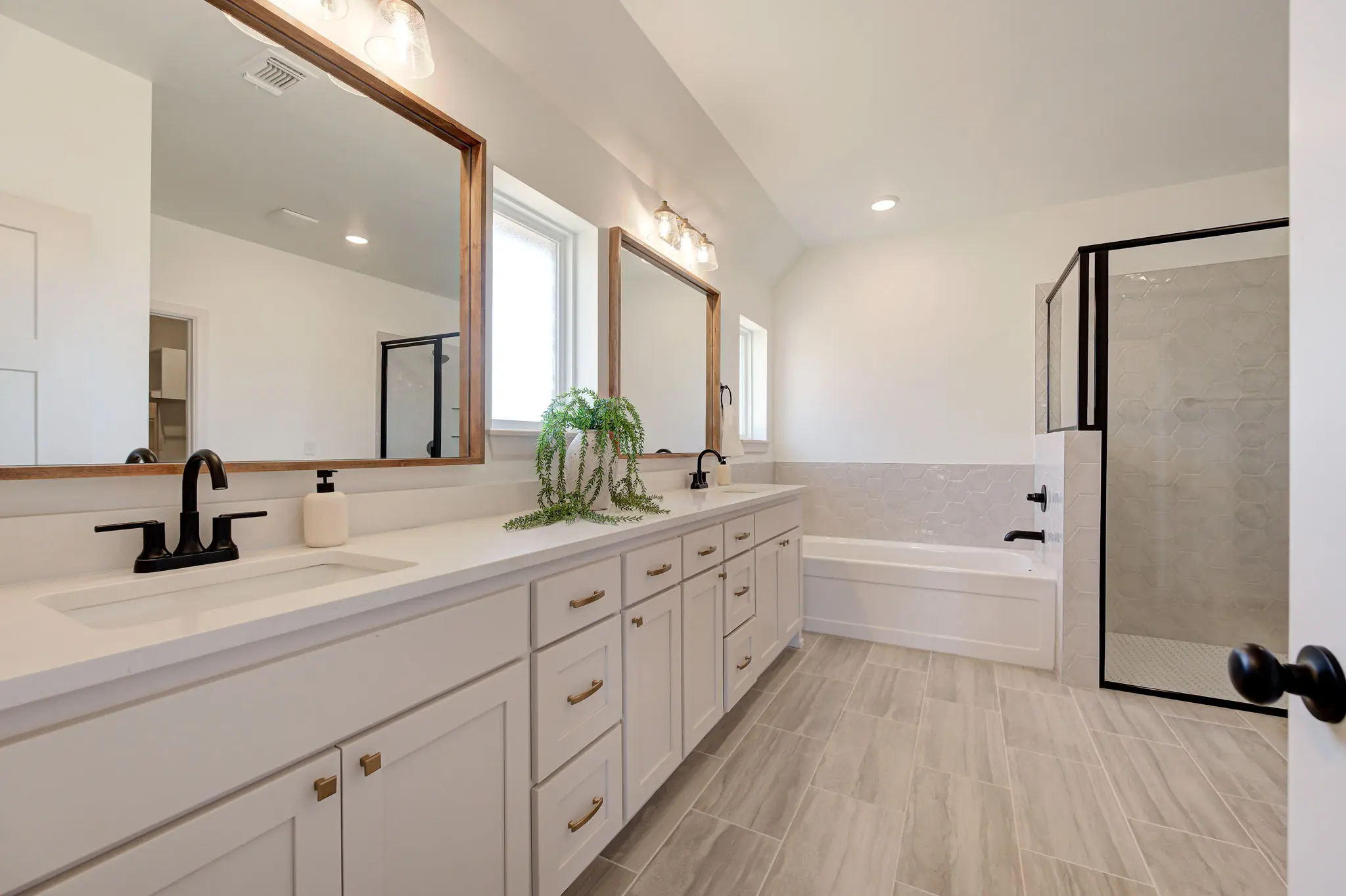 Northwood - Interior Photo 16