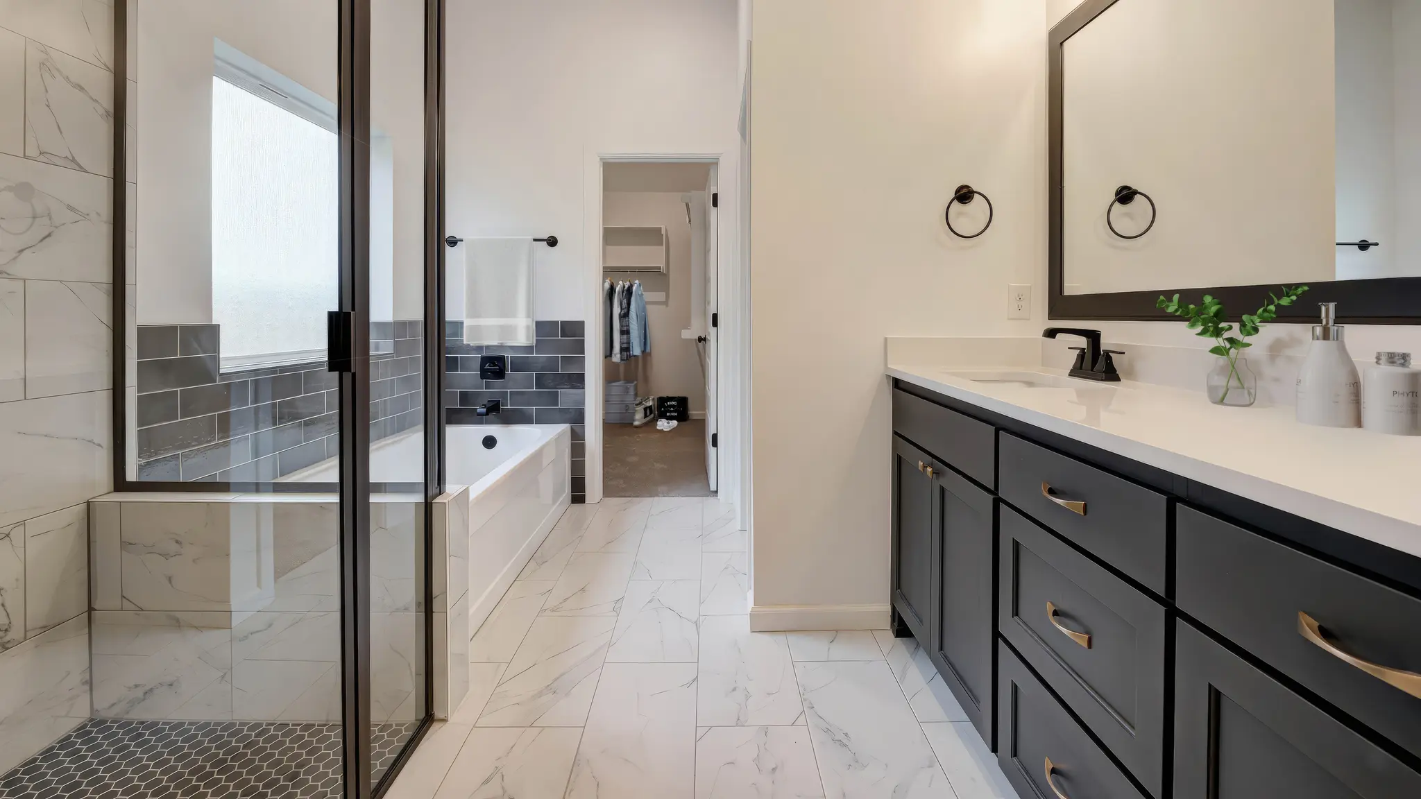 Newport - Interior Photo 39