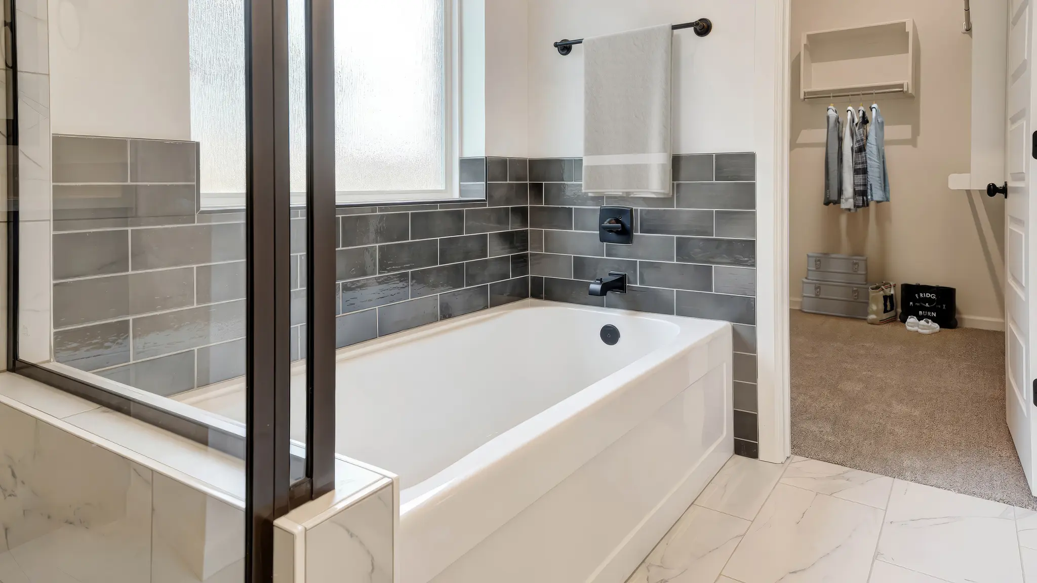 Newport - Interior Photo 40