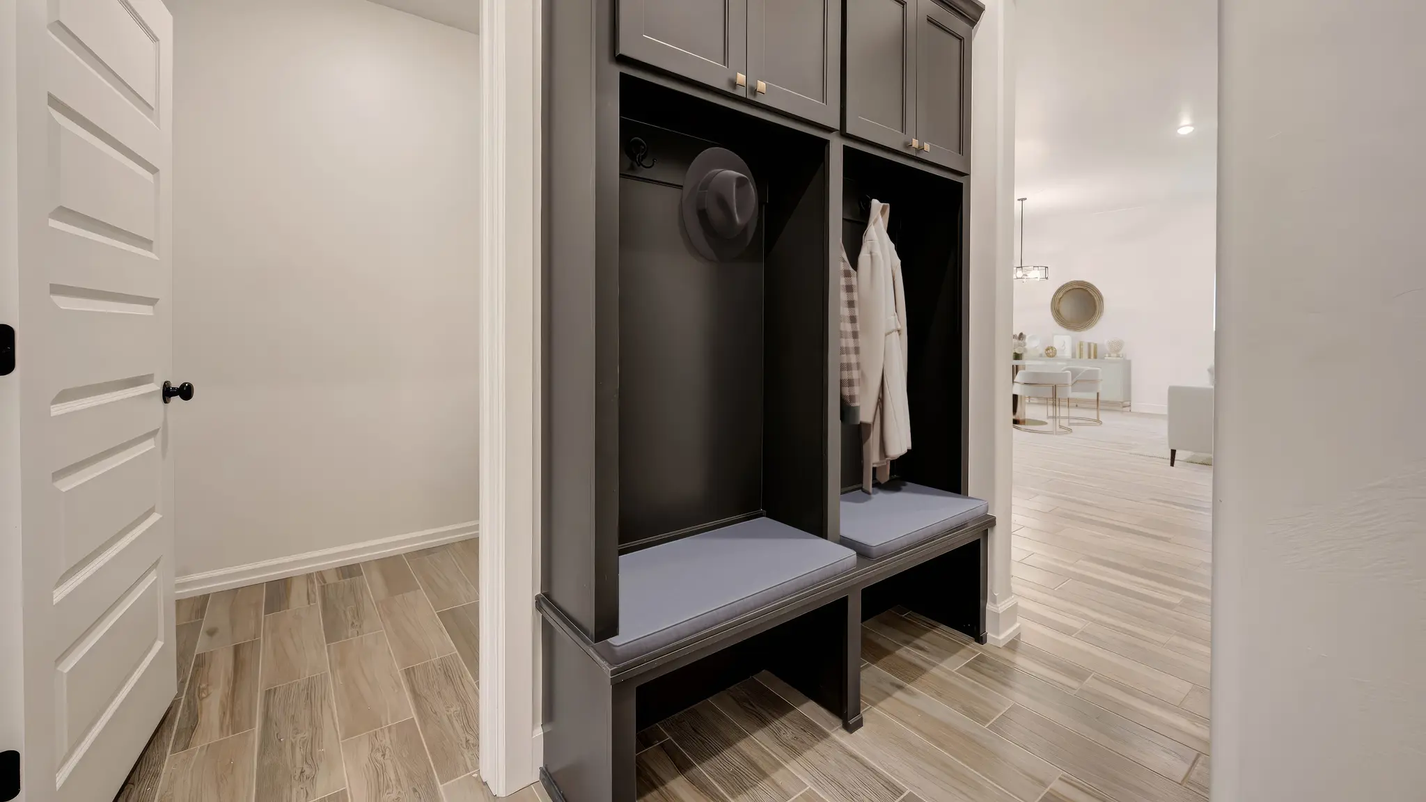 Newport - Interior Photo 37