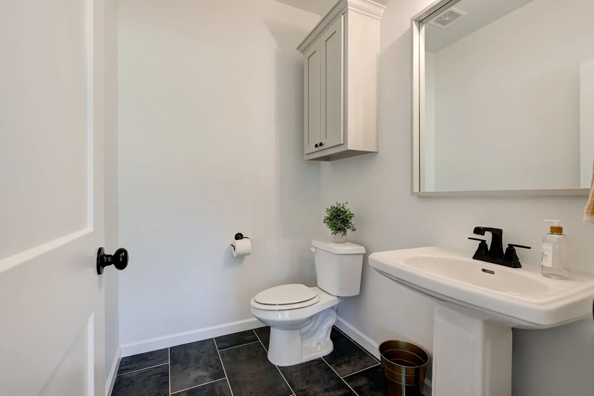 Example of London floor plan - Features and Finishes may vary based on product availability