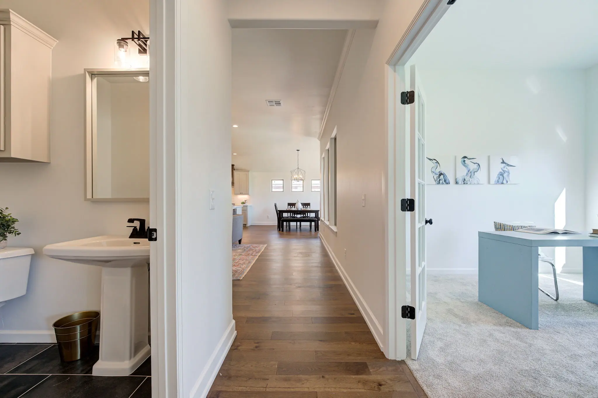 Example of London floor plan - Features and Finishes may vary based on product availability
