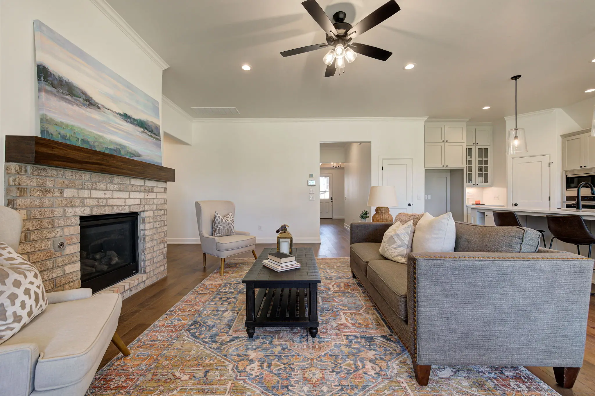 Example of London floor plan - Features and Finishes may vary based on product availability