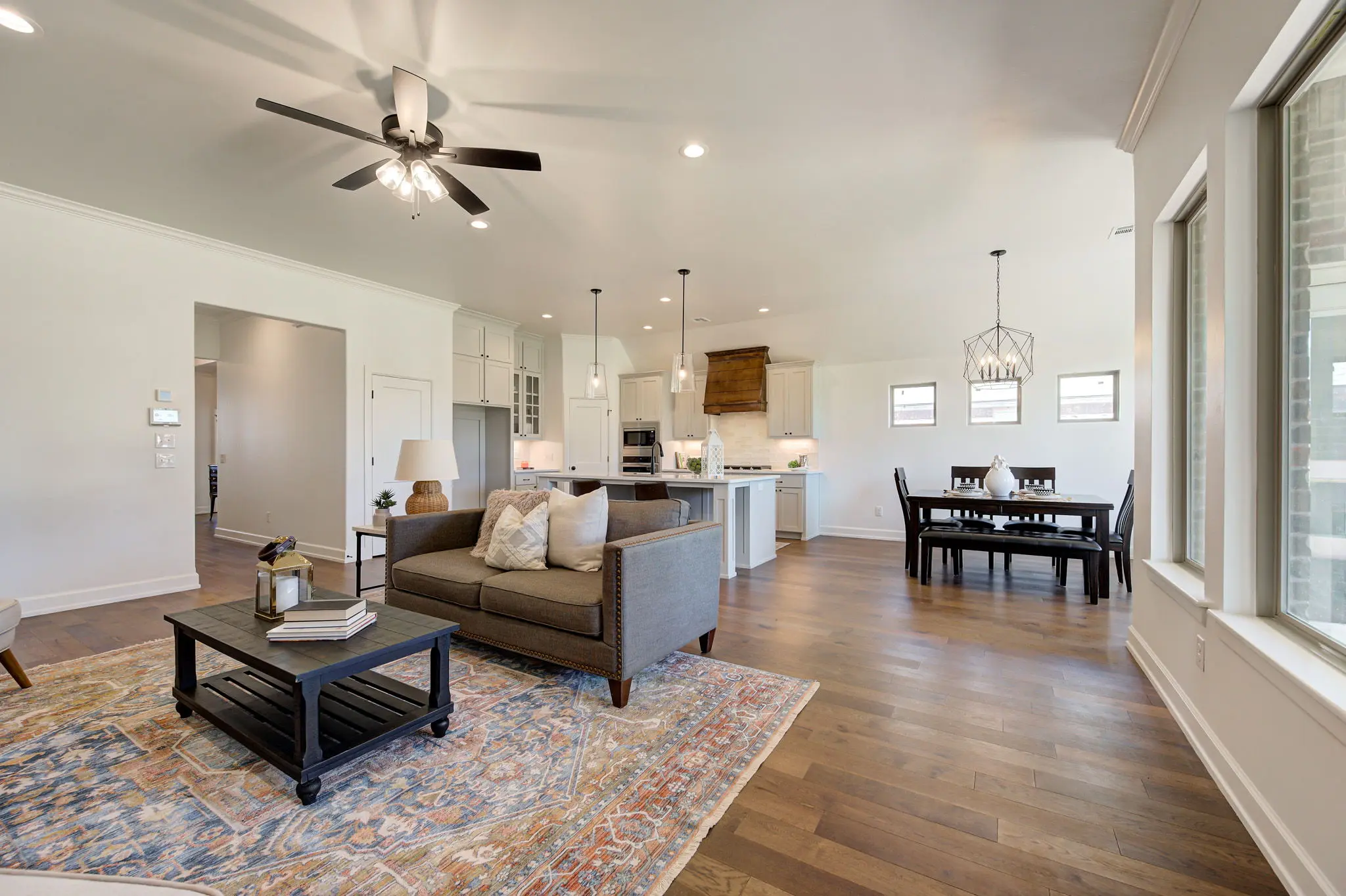 Example of London floor plan - Features and Finishes may vary based on product availability