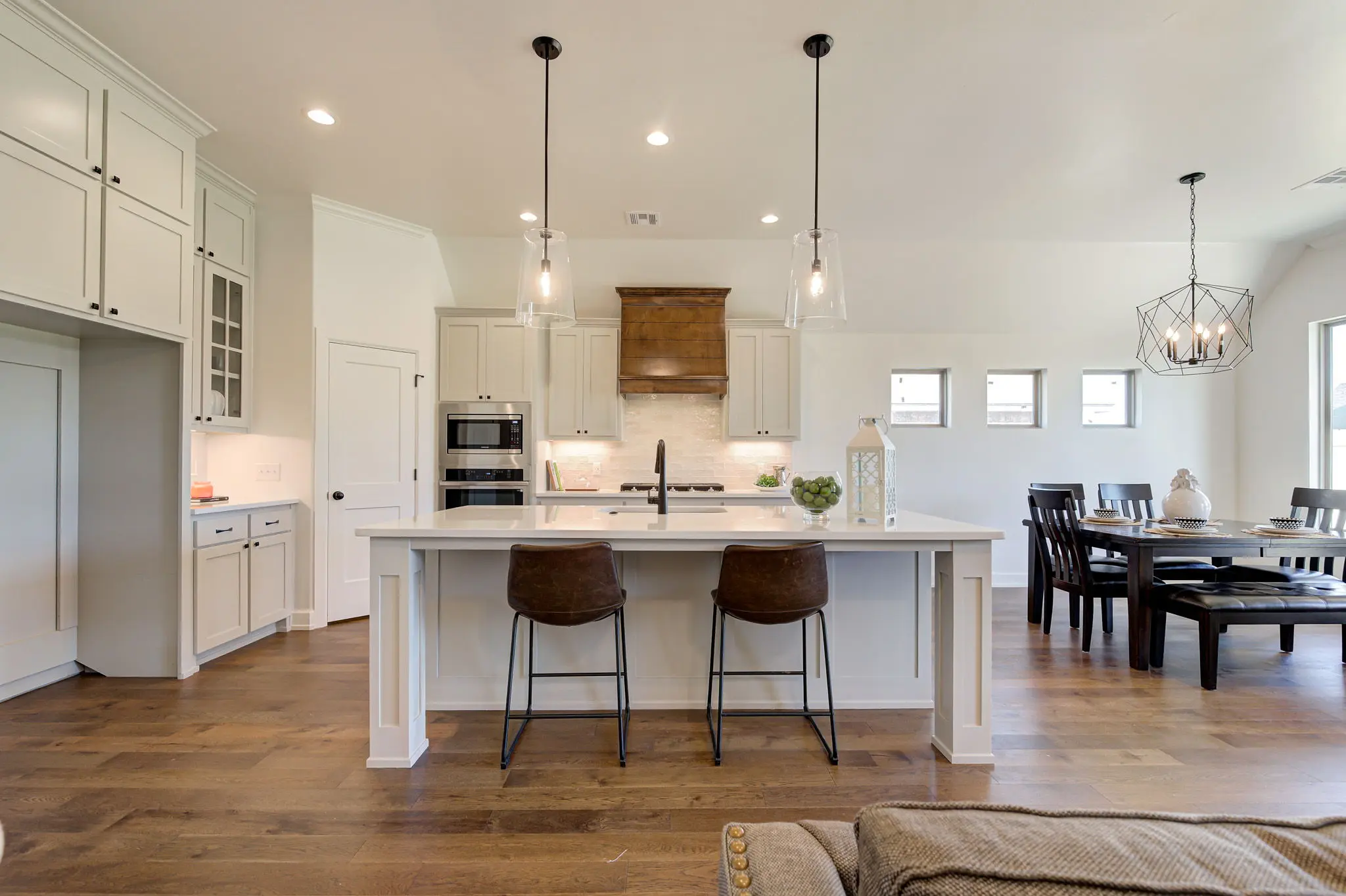 Example of London floor plan - Features and Finishes may vary based on product availability