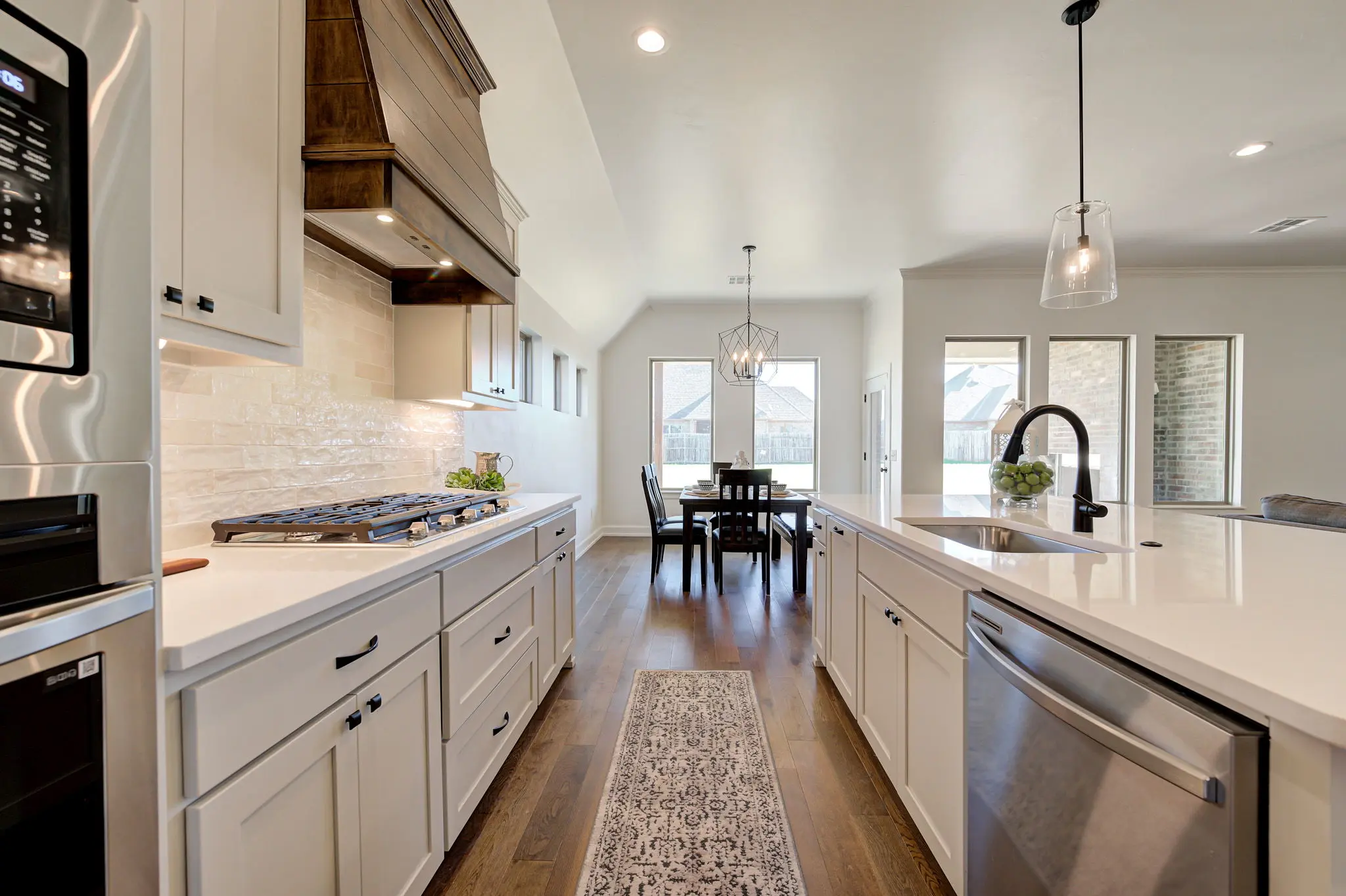 Example of London floor plan - Features and Finishes may vary based on product availability