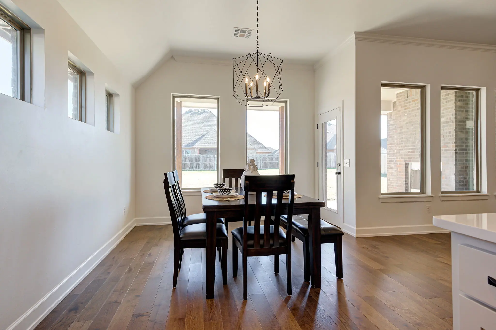 Example of London floor plan - Features and Finishes may vary based on product availability