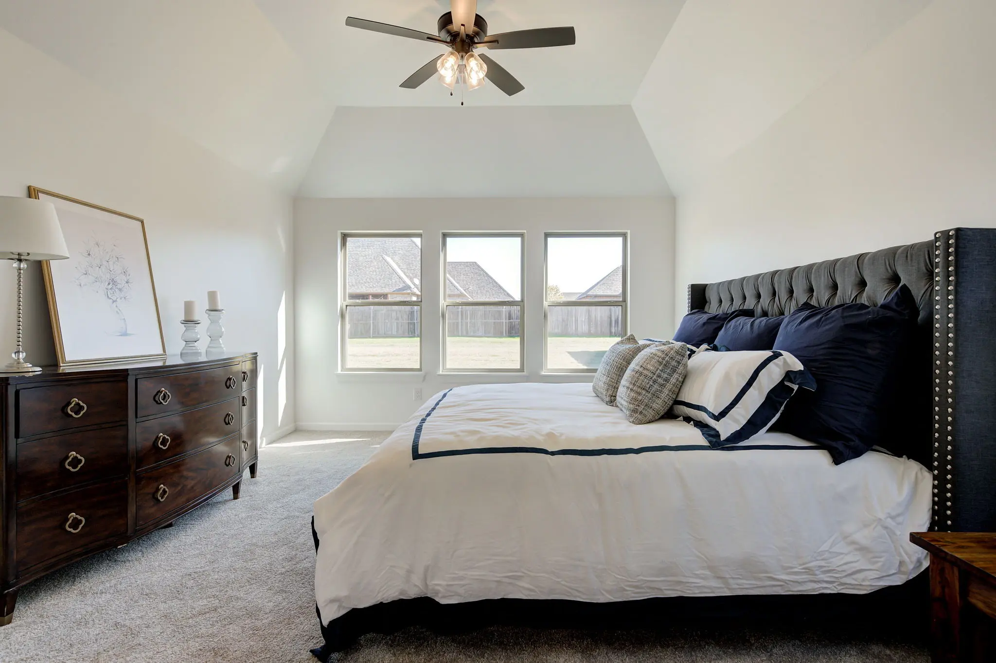 Example of London floor plan - Features and Finishes may vary based on product availability