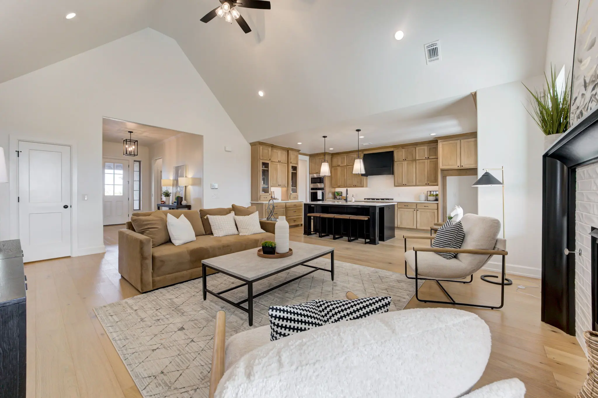 Charleston Estate - Interior Photo 7