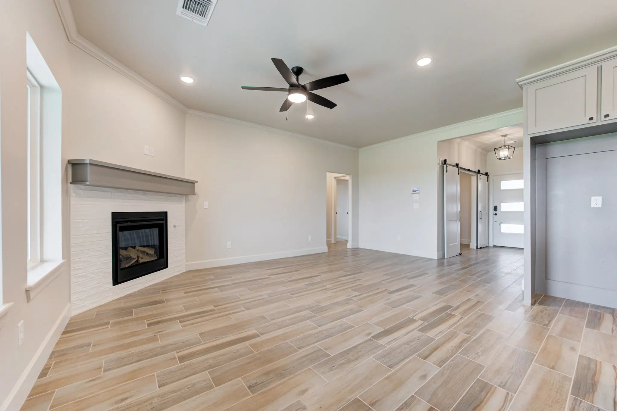 Rockland - Interior Photo 7