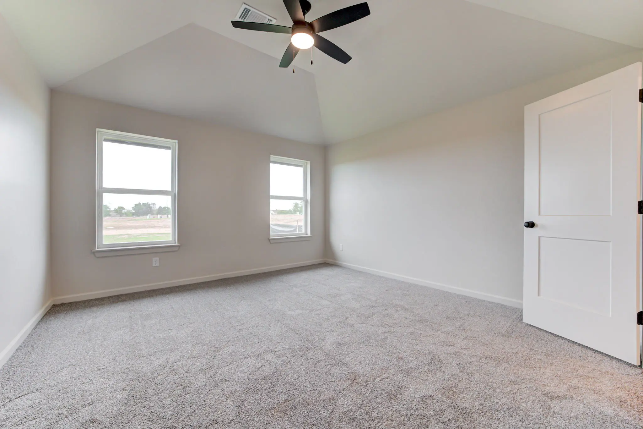 Rockland - Interior Photo 12