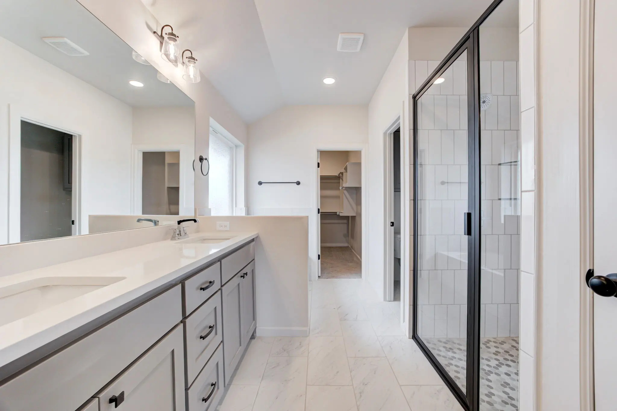 Rockland - Interior Photo 14