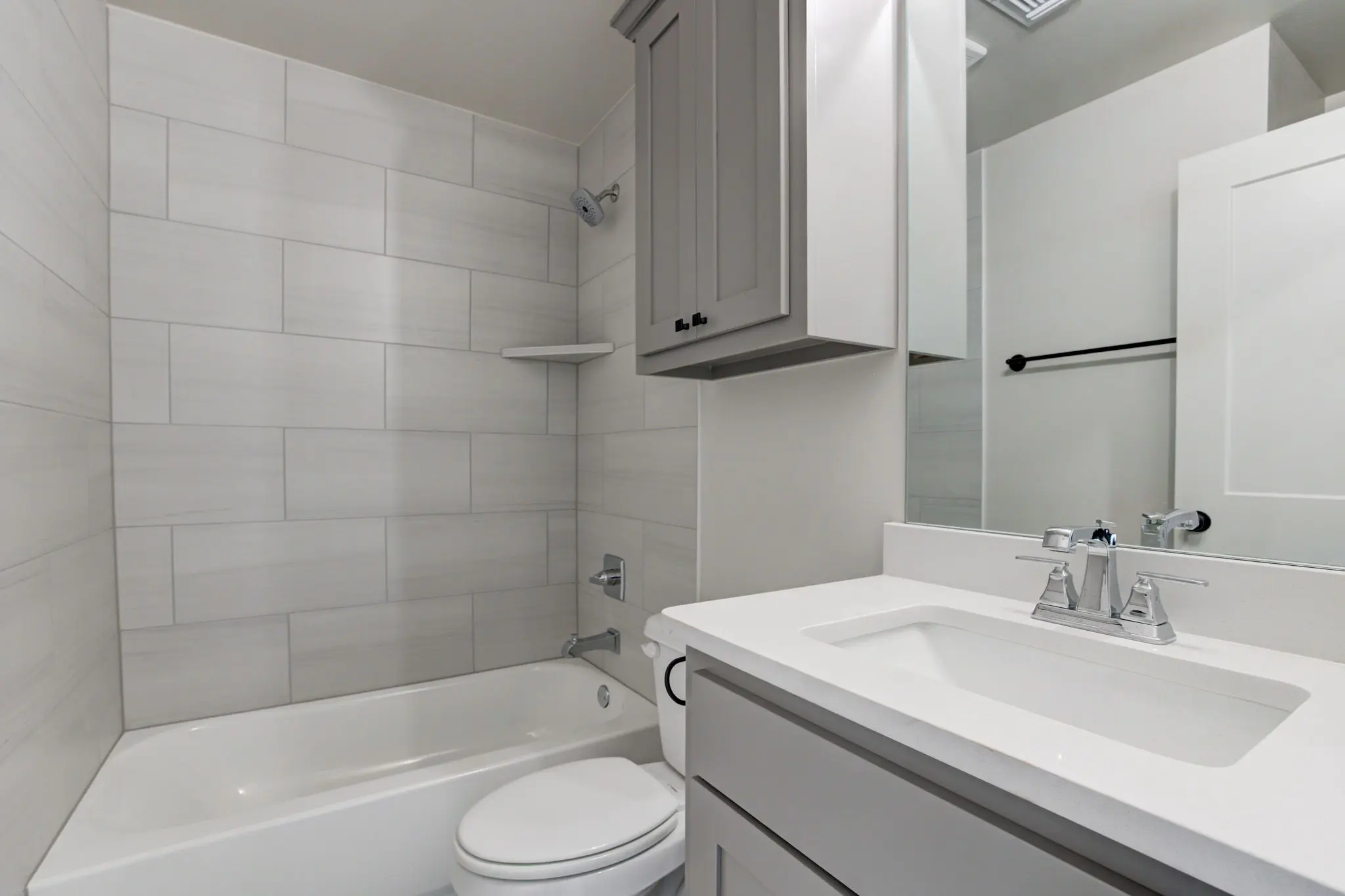 Rockland - Interior Photo 19