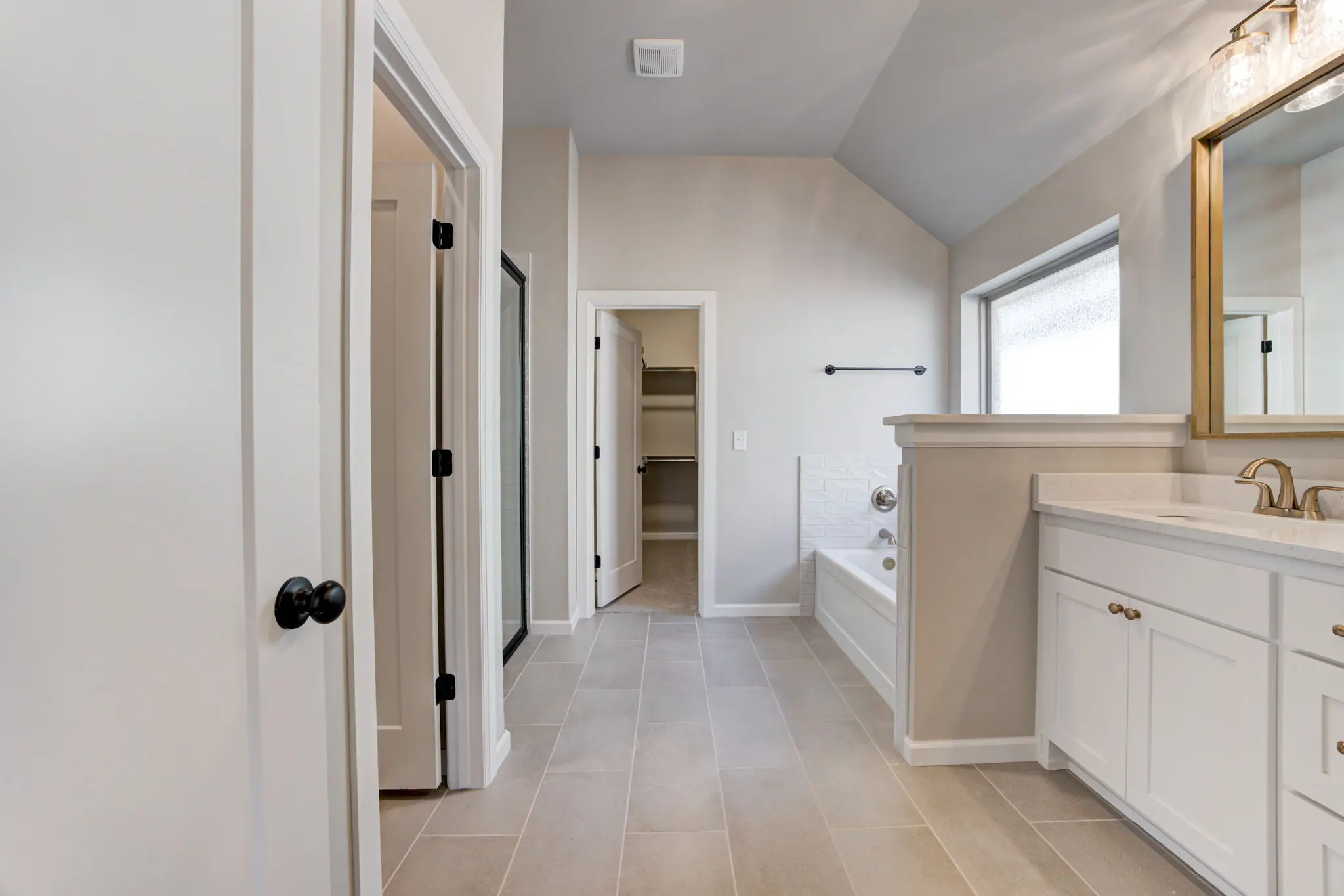 Cherry Island - Interior Photo 13