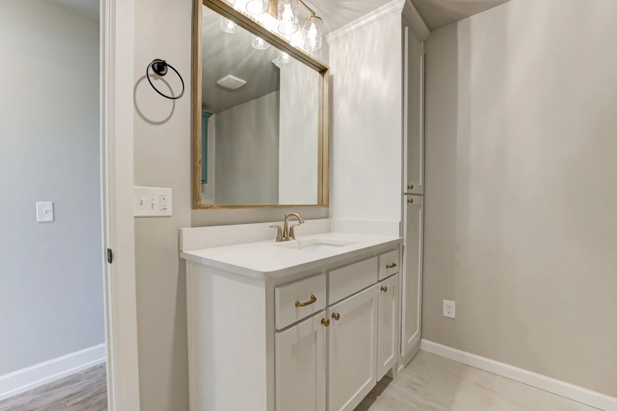 Cherry Island - Interior Photo 17