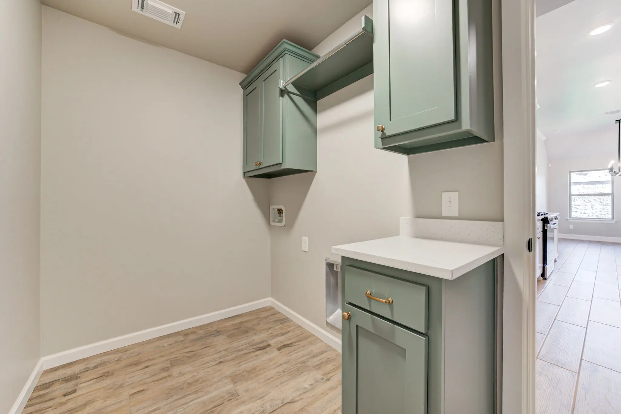 Cherry Island - Interior Photo 23