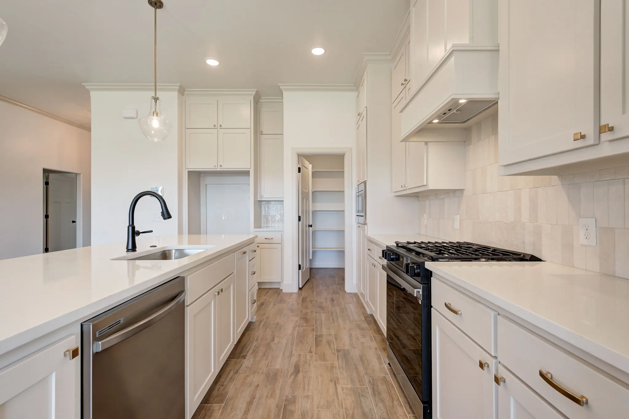 Montauk - Interior Photo 9