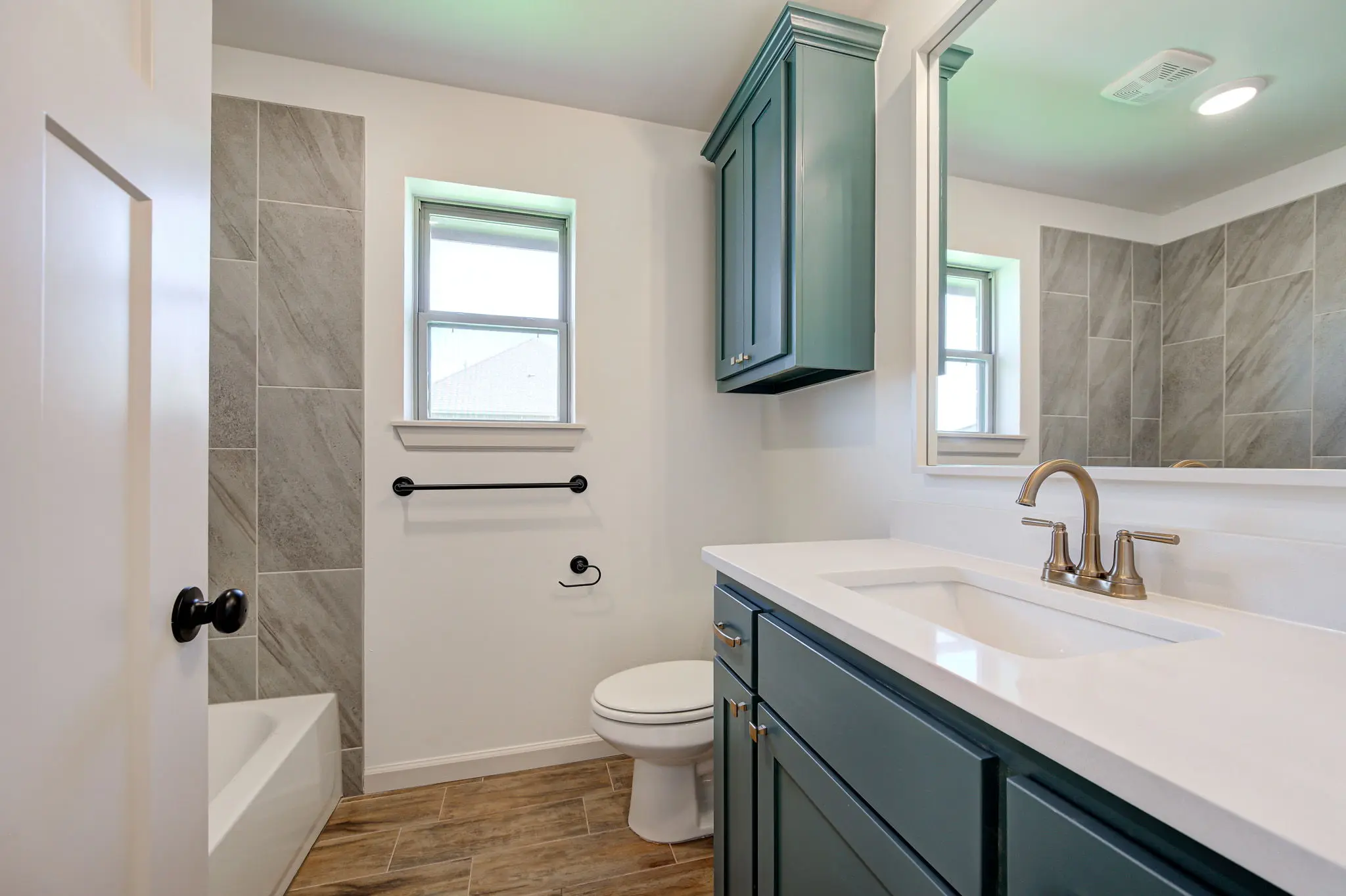 Montauk - Interior Photo 27