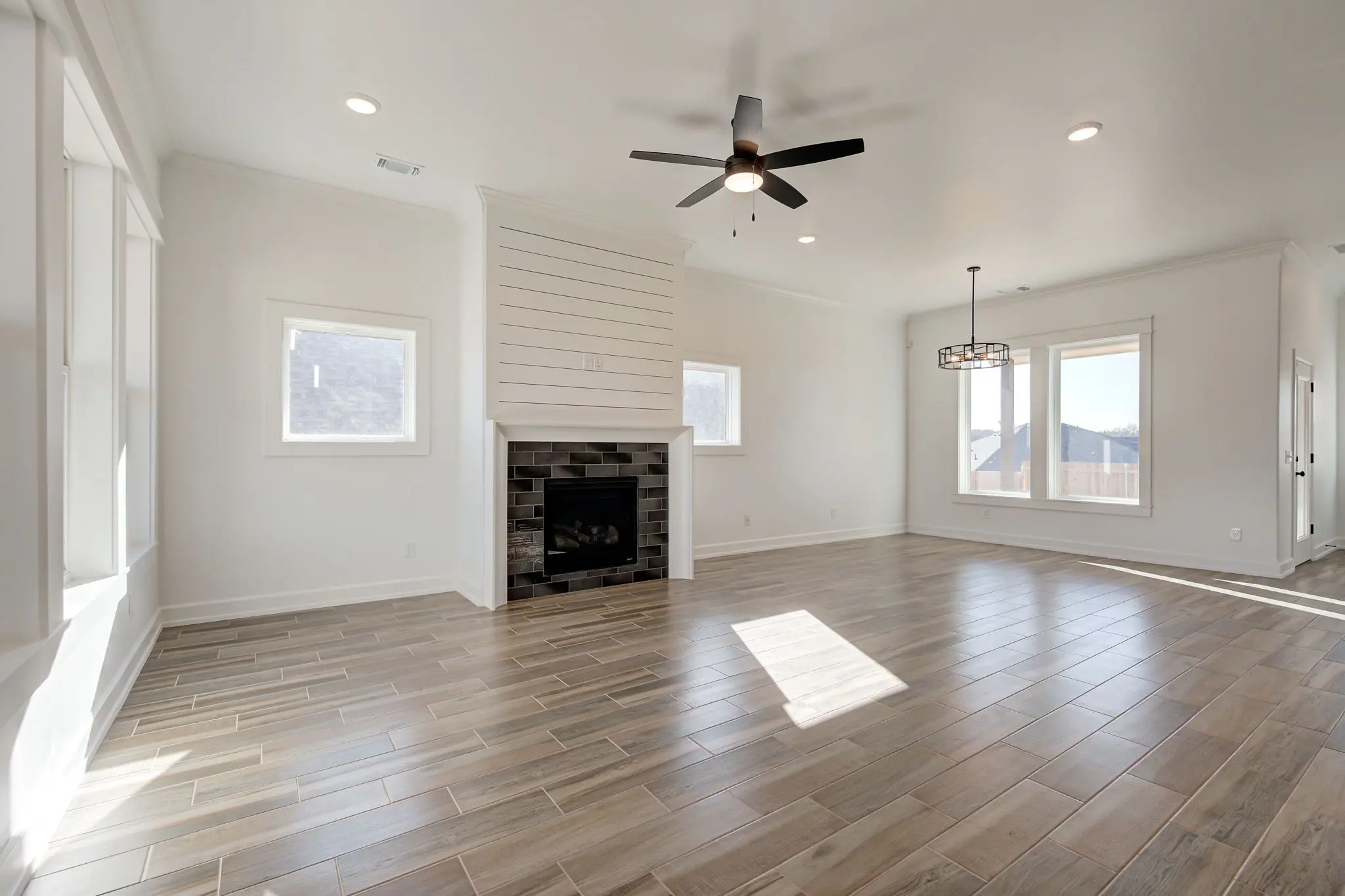 Newport - Interior Photo 4