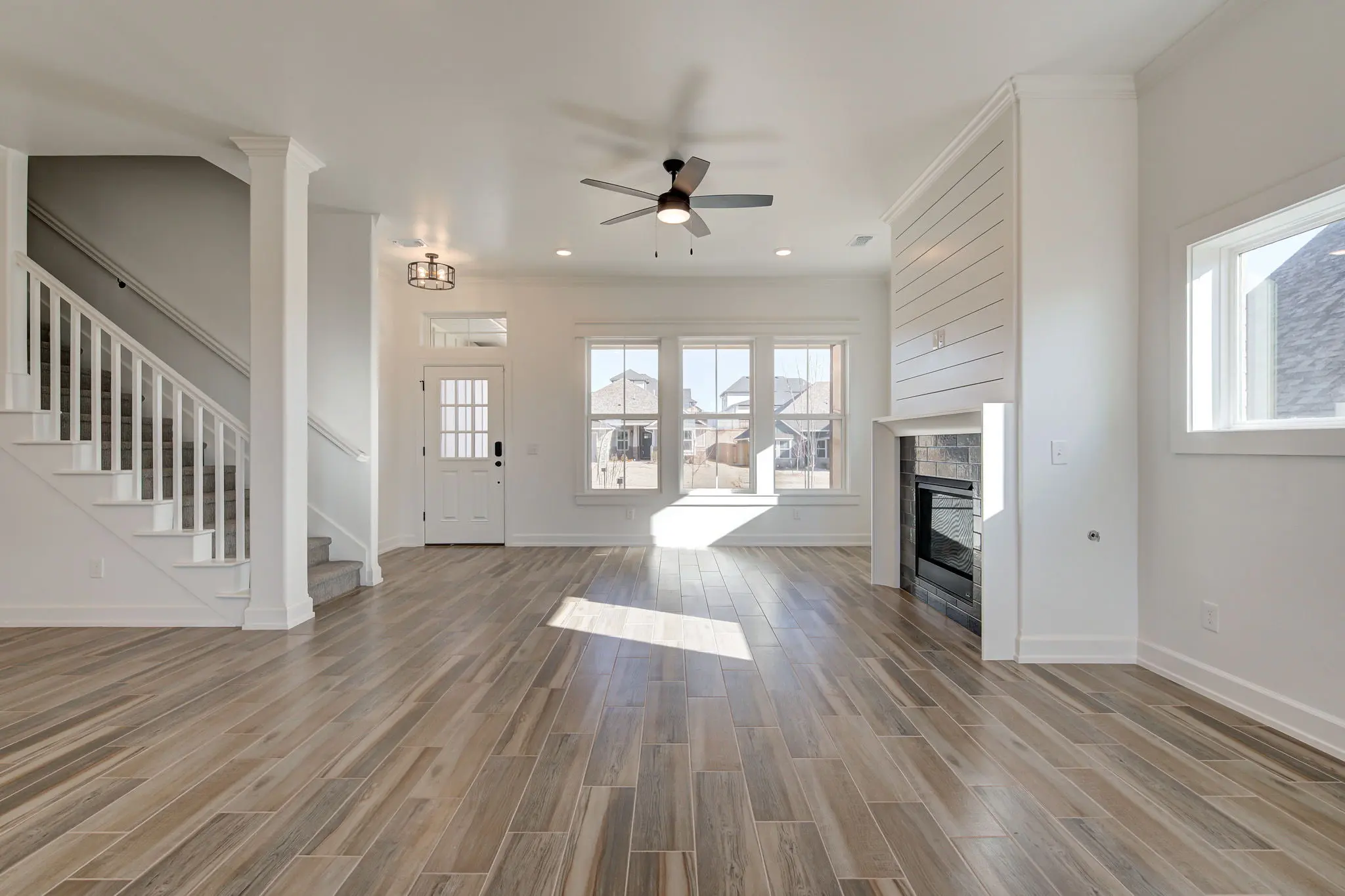 Newport - Interior Photo 6