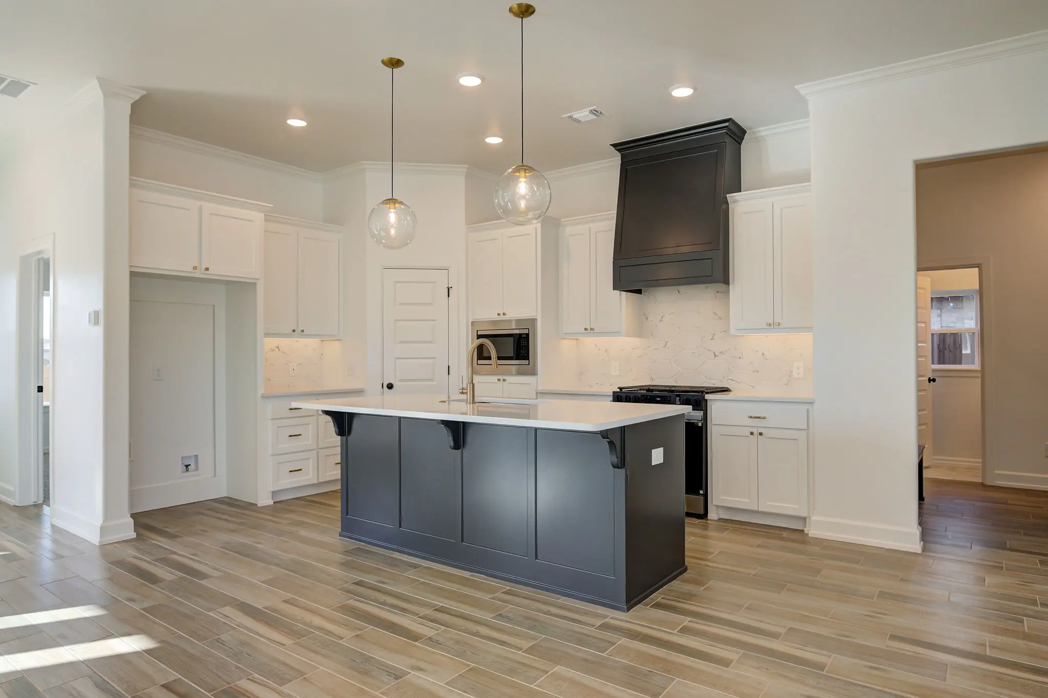 Newport - Interior Photo 9