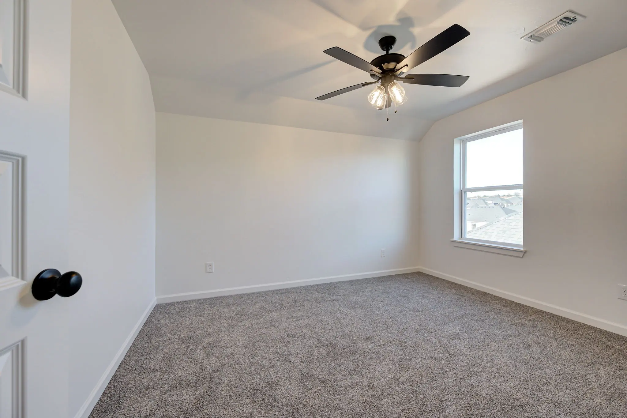 Newport - Interior Photo 28