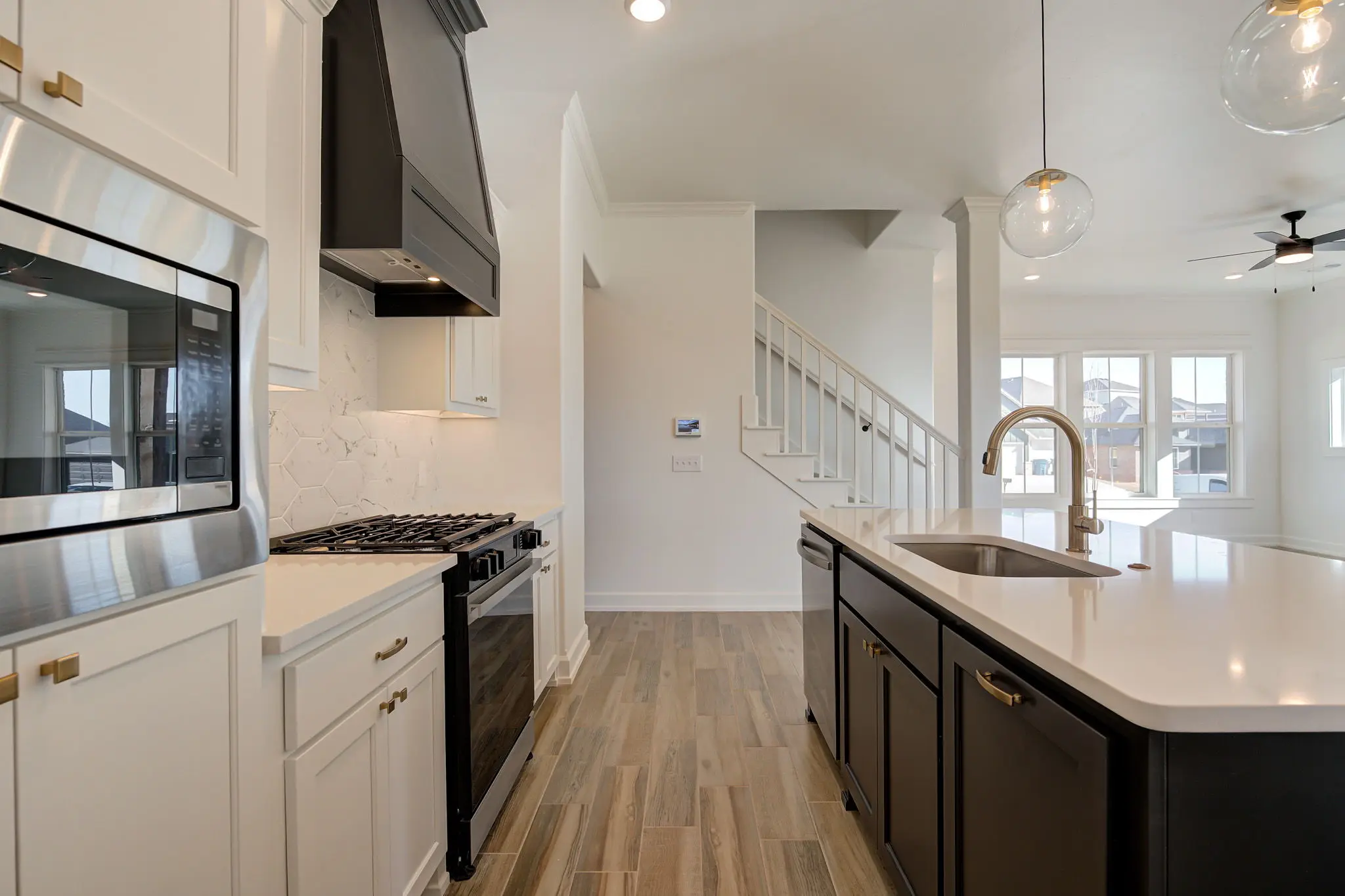 Newport - Interior Photo 11