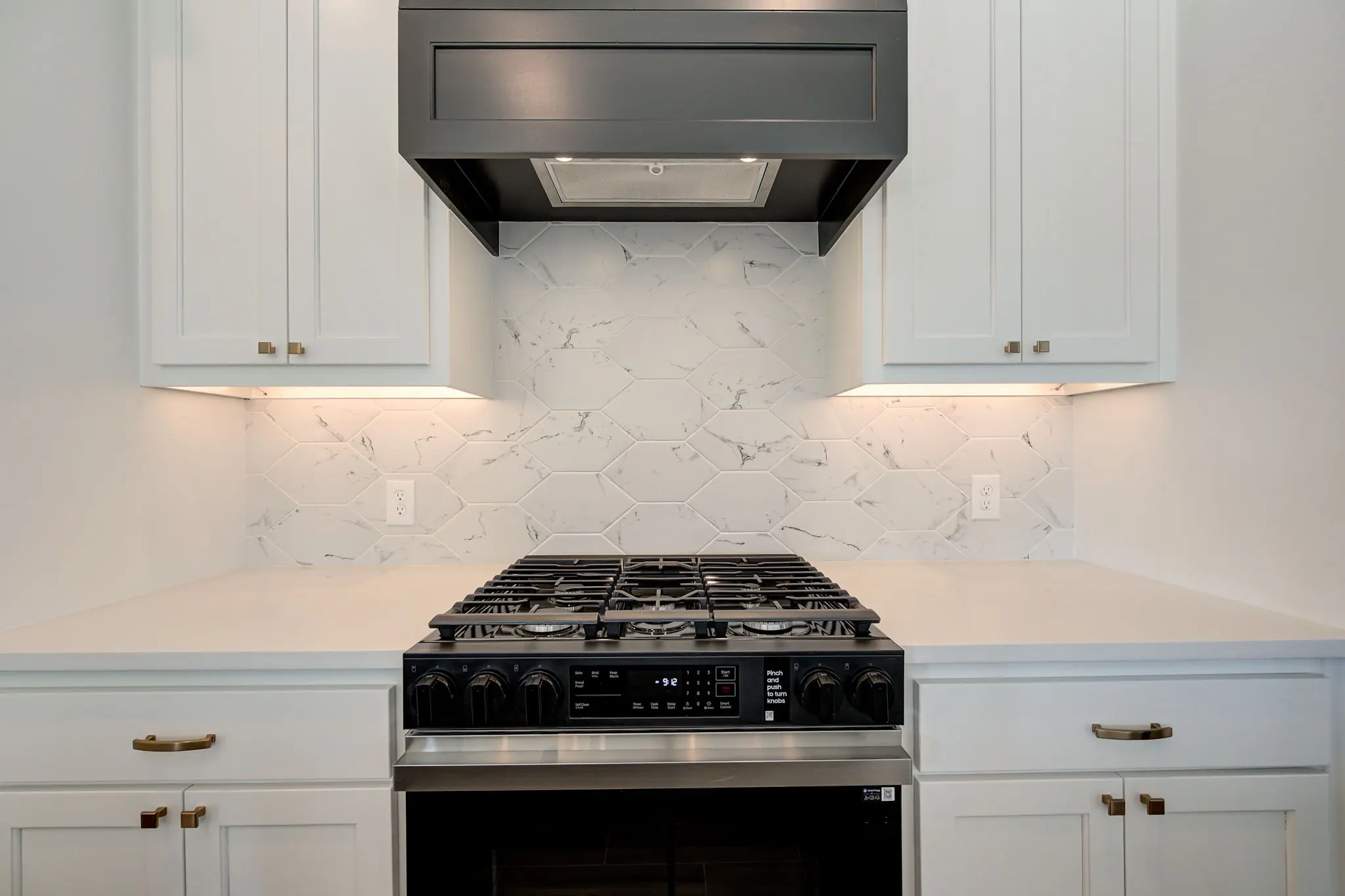 Newport - Interior Photo 10