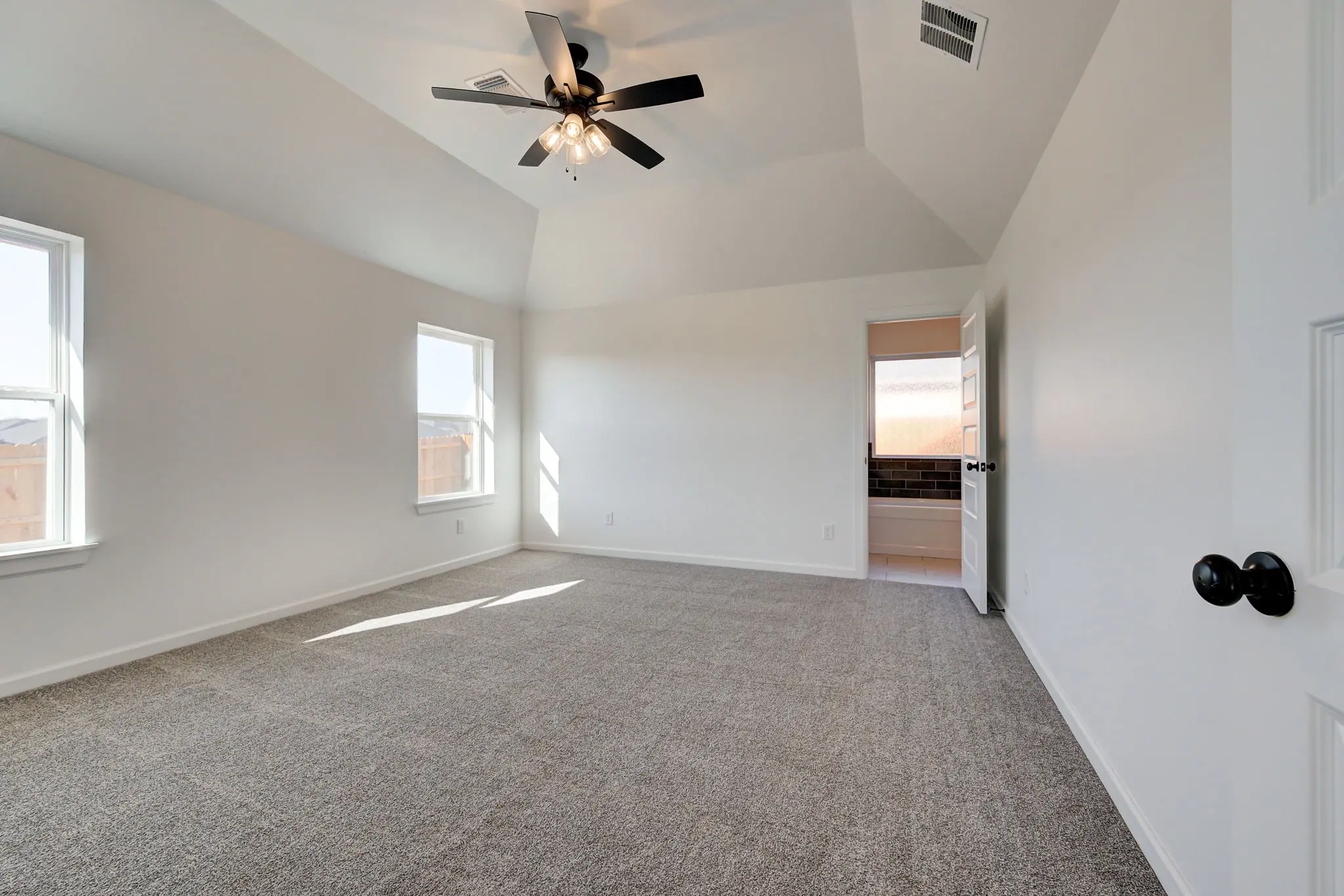 Newport - Interior Photo 15