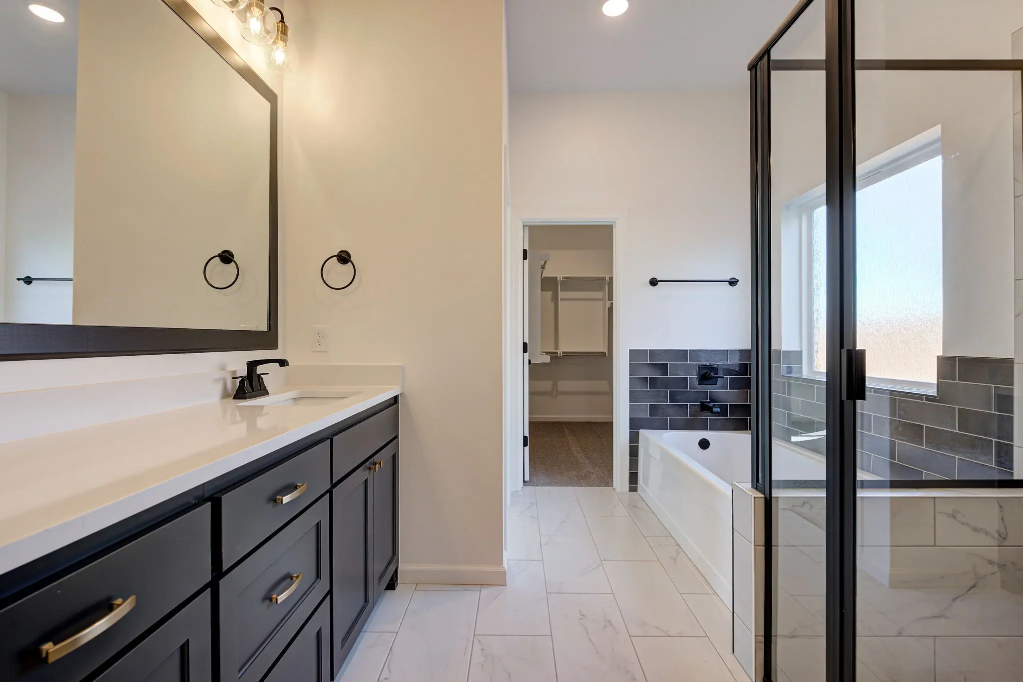 Newport - Interior Photo 18