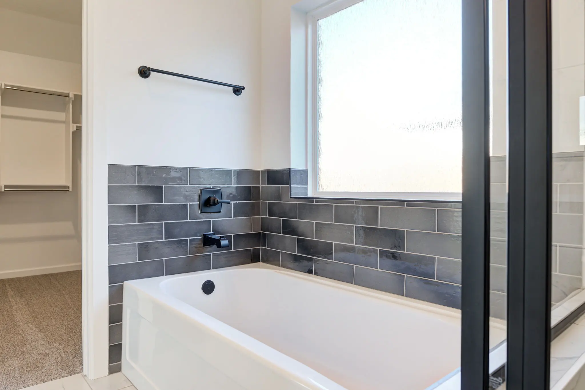 Newport - Interior Photo 19